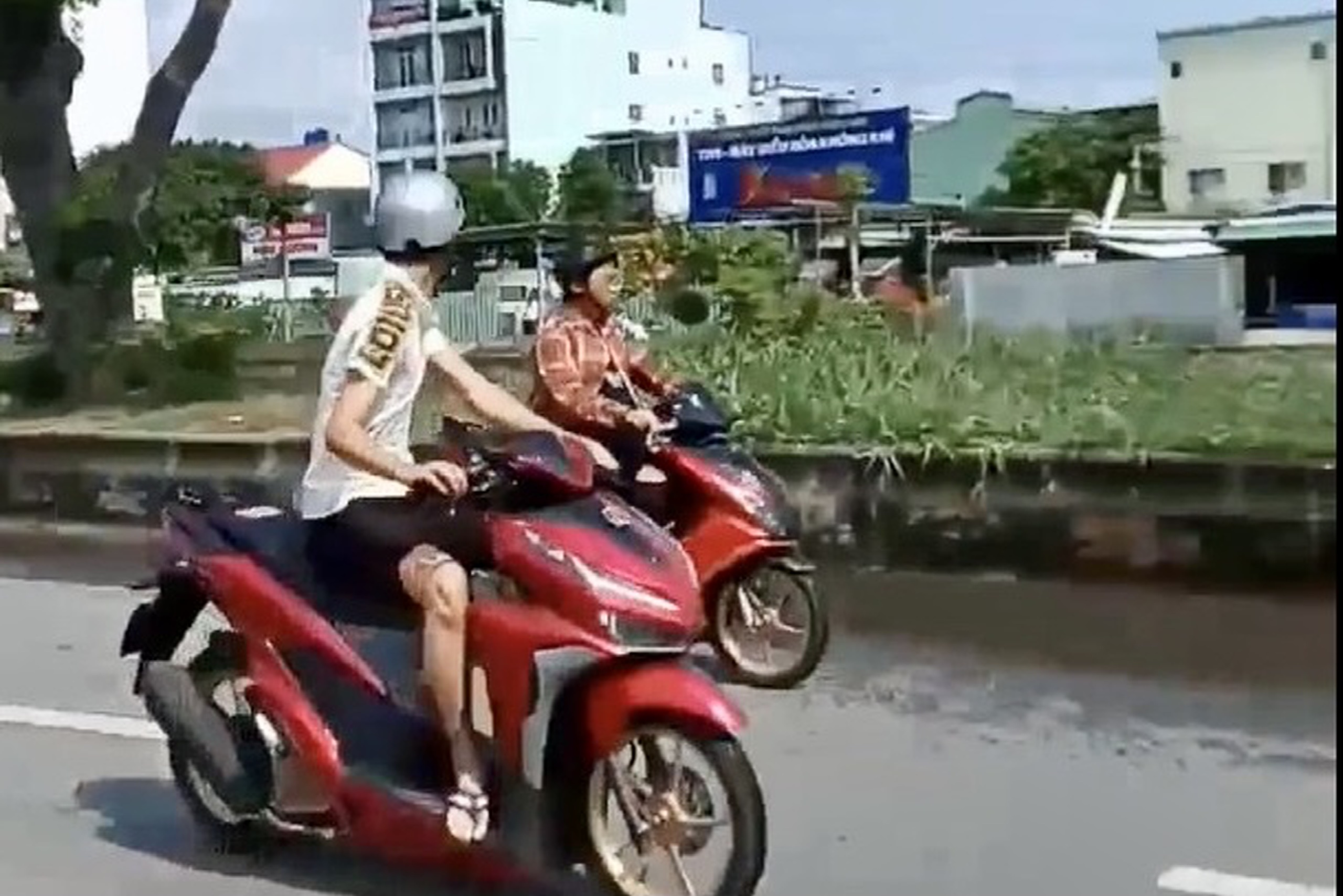 'Quai xe' chan duong o TP.HCM de so ke toc do hinh anh