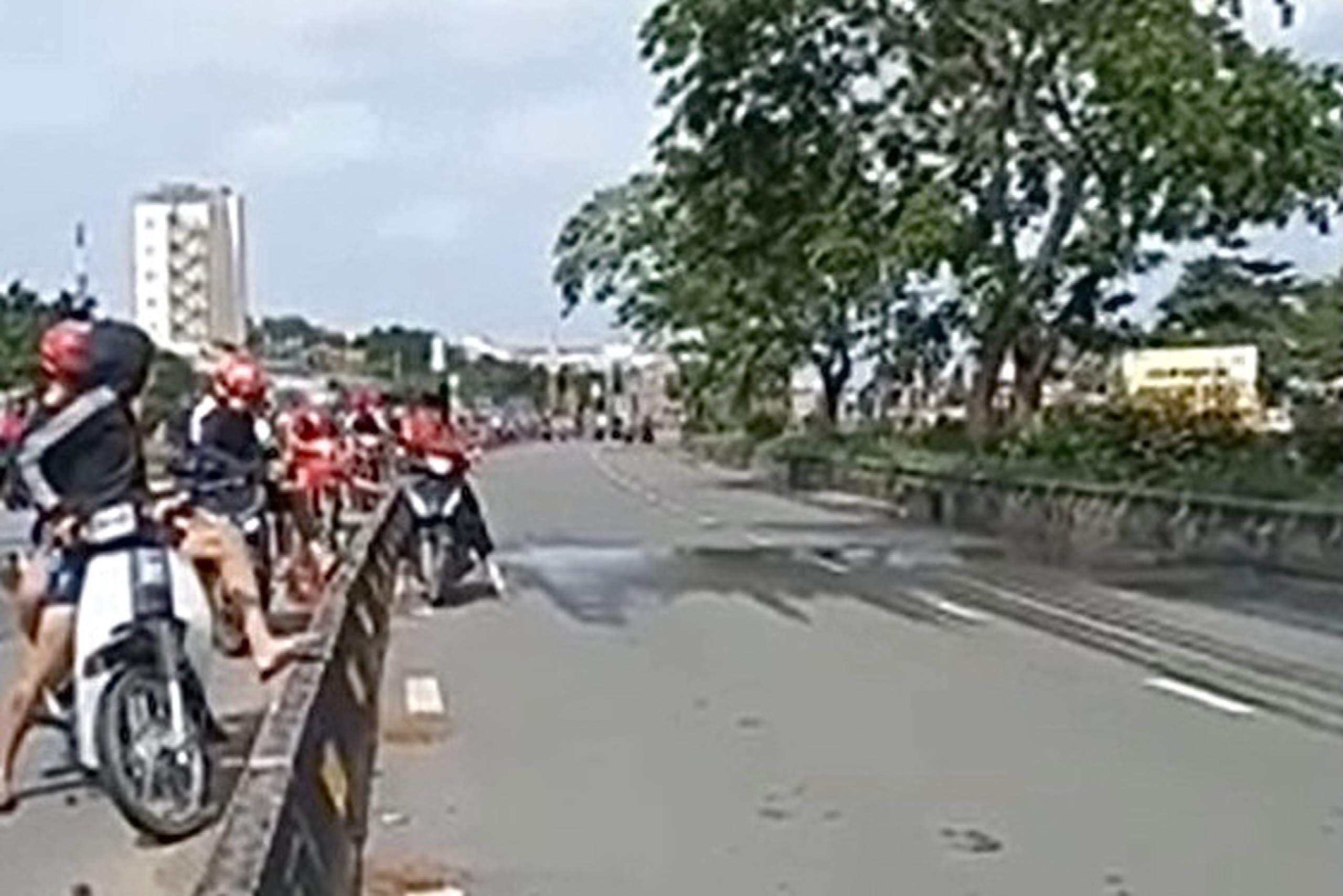 Clip nhom 'quai xe' o TP.HCM so ke toc do hinh anh