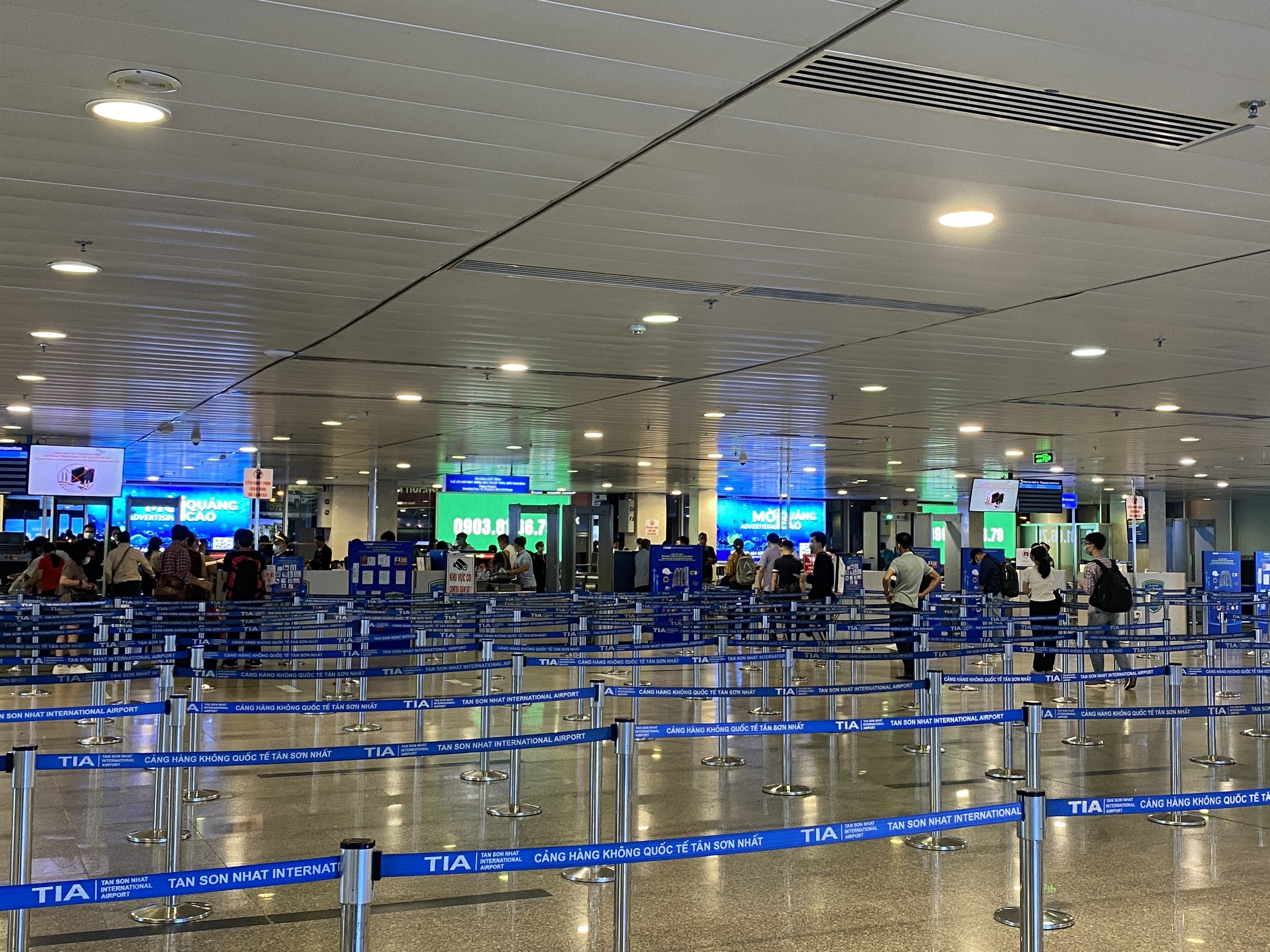 un u san bay Tan Son Nhat anh 2