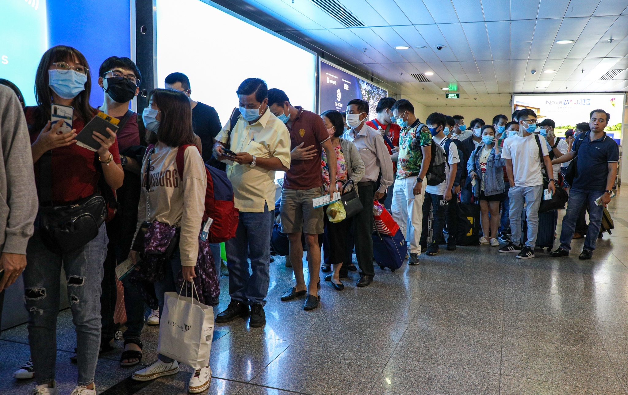 un u san bay Tan Son Nhat anh 3