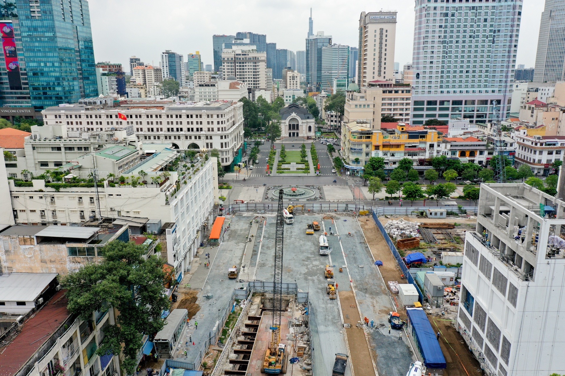 Chieu nay hoan tat thao do rao chan metro so 1 tren duong Le Loi hinh anh
