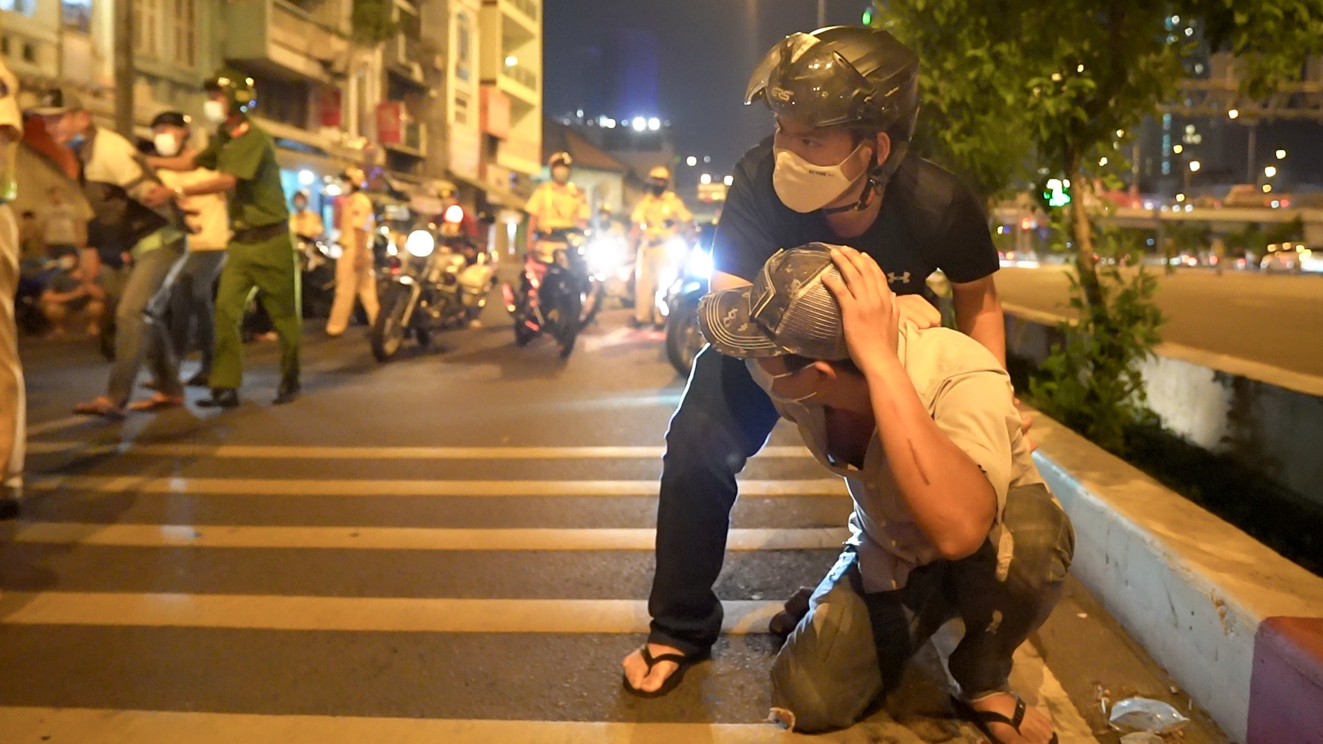 Canh dien tap bat 'quai xe' dua xe trai phep tren dai lo Vo Van Kiet hinh anh