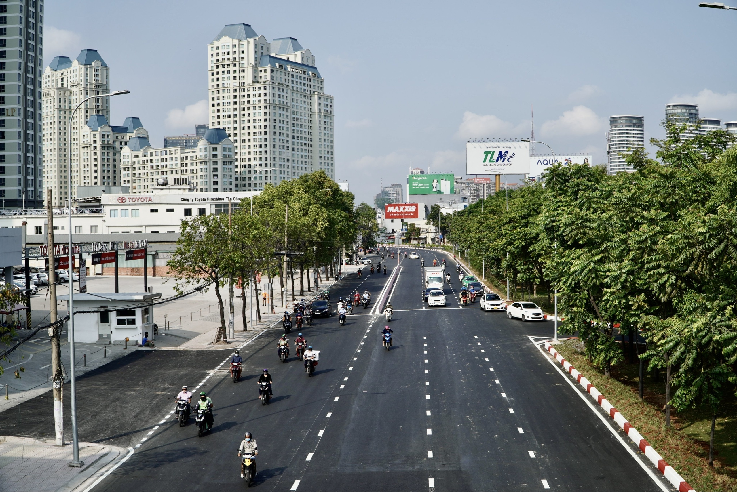 thong xe duong Nguyen Huu Canh anh 1