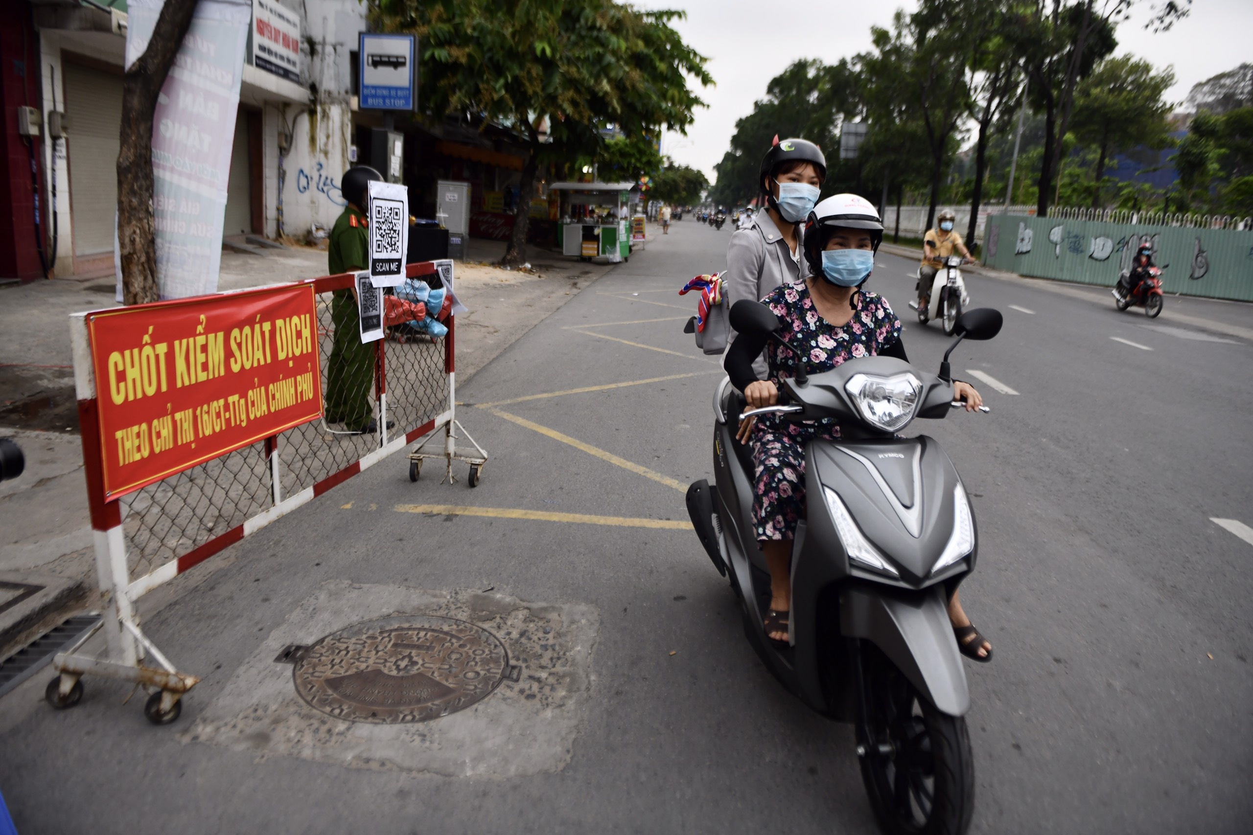 Cua ngo quan Go Vap thong thoang sang nay hinh anh