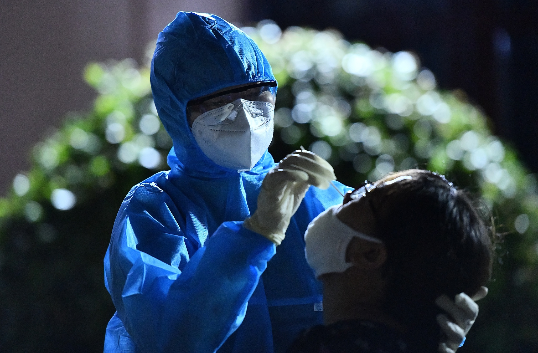 Lay mau 28.000 cong nhan, cu dan o TP Thu Duc va quan Phu Nhuan hinh anh