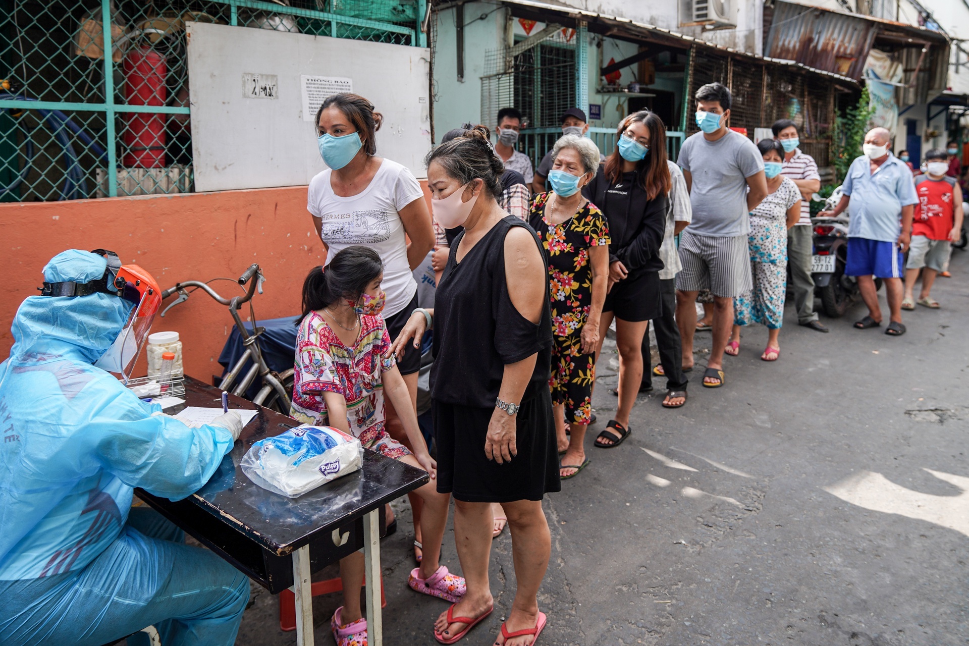 tim nguoi den Bach Hoa Xanh Phu Nhuan anh 1