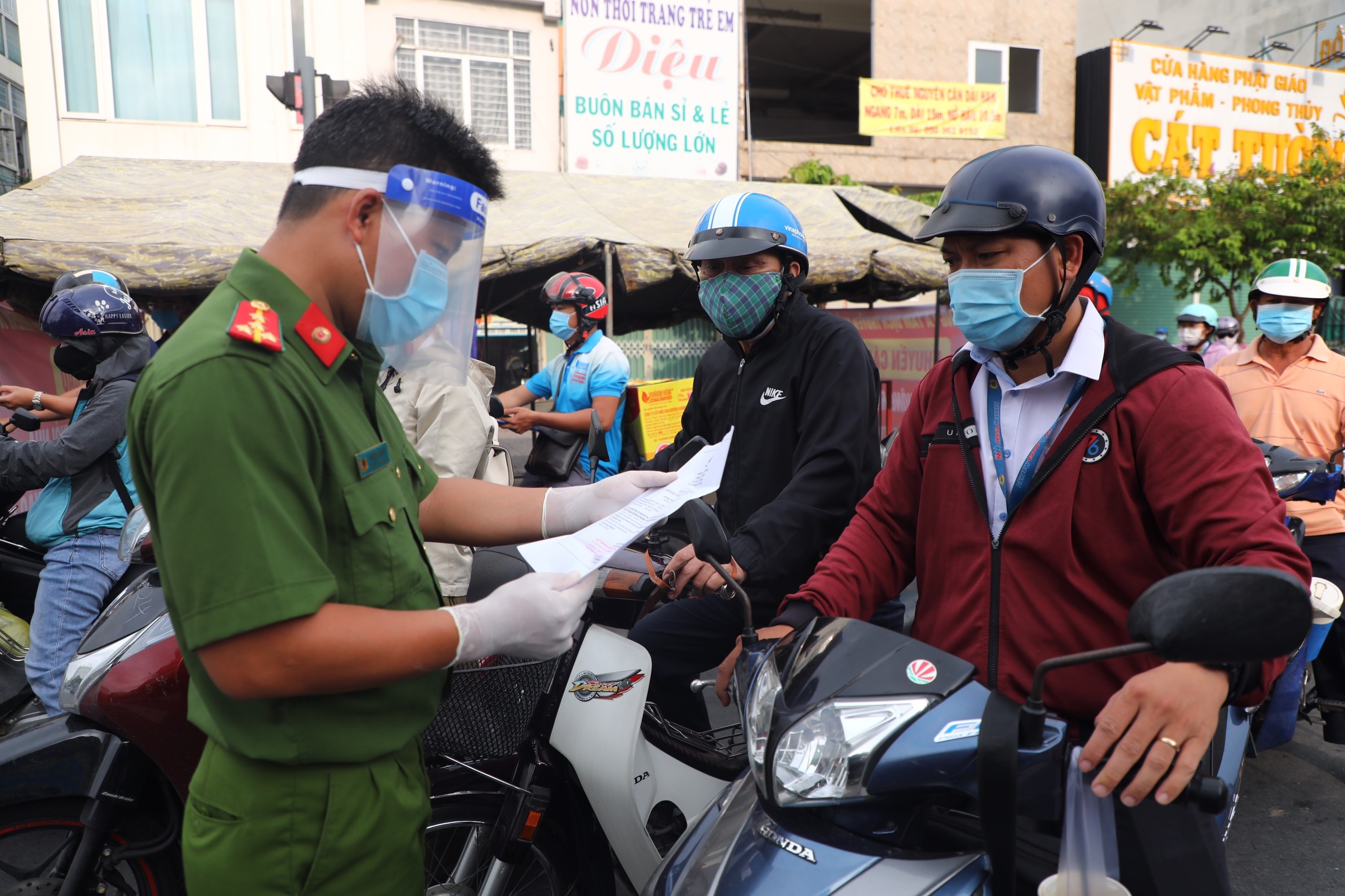 TP.HCM tim nguoi tung den Circle K quan 6 hinh anh