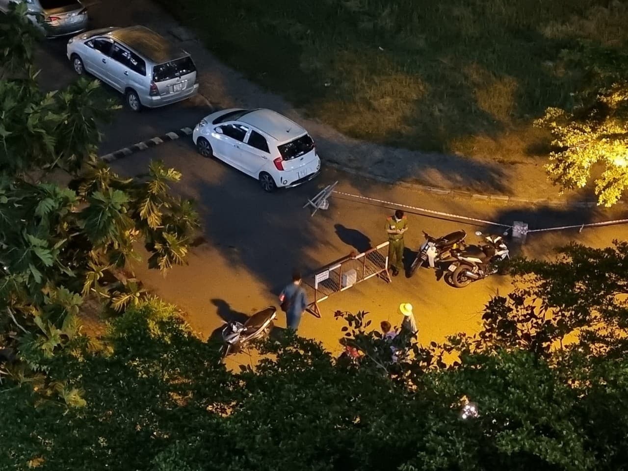 Phong toa chung cu Ehome 3 Tay Sai Gon trong dem hinh anh