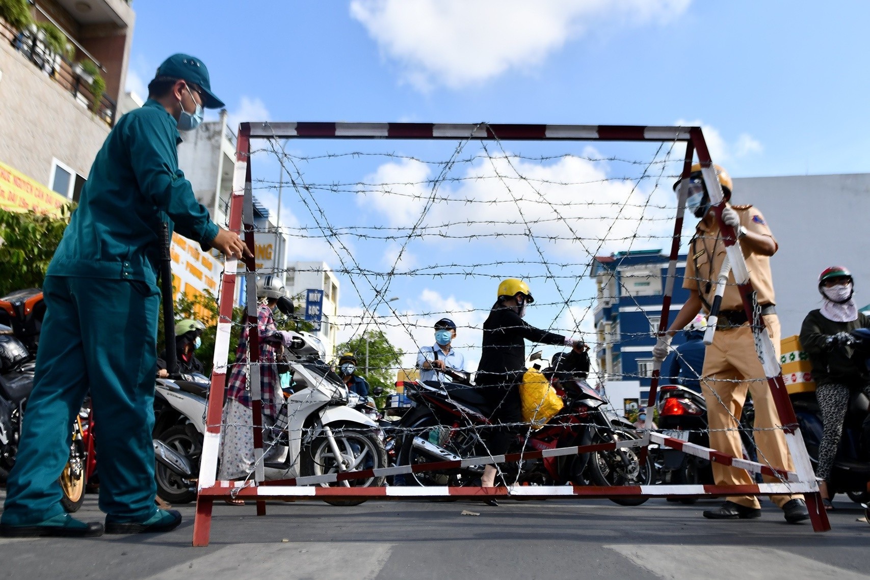 TP Thu Duc phong toa mot toa nha o chung cu Flora Fuji Residence hinh anh