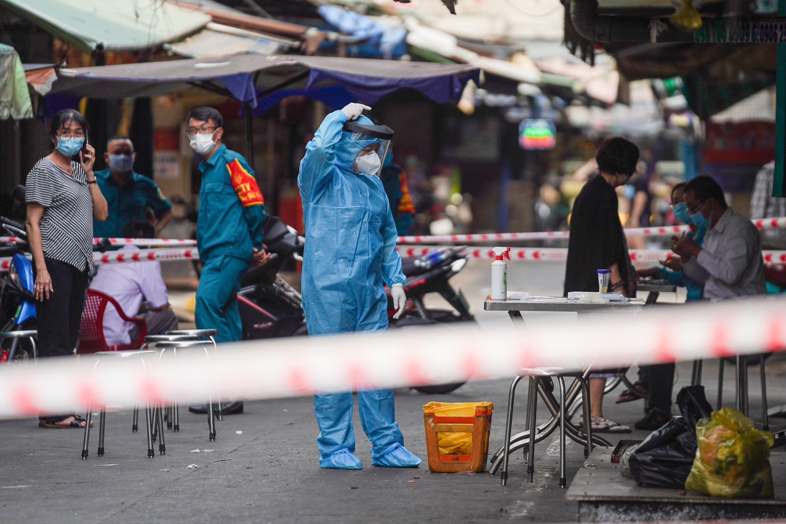 Ca nghi mac Covid-19 tung den Trung tam tiem chung VNVC Thu Duc hinh anh