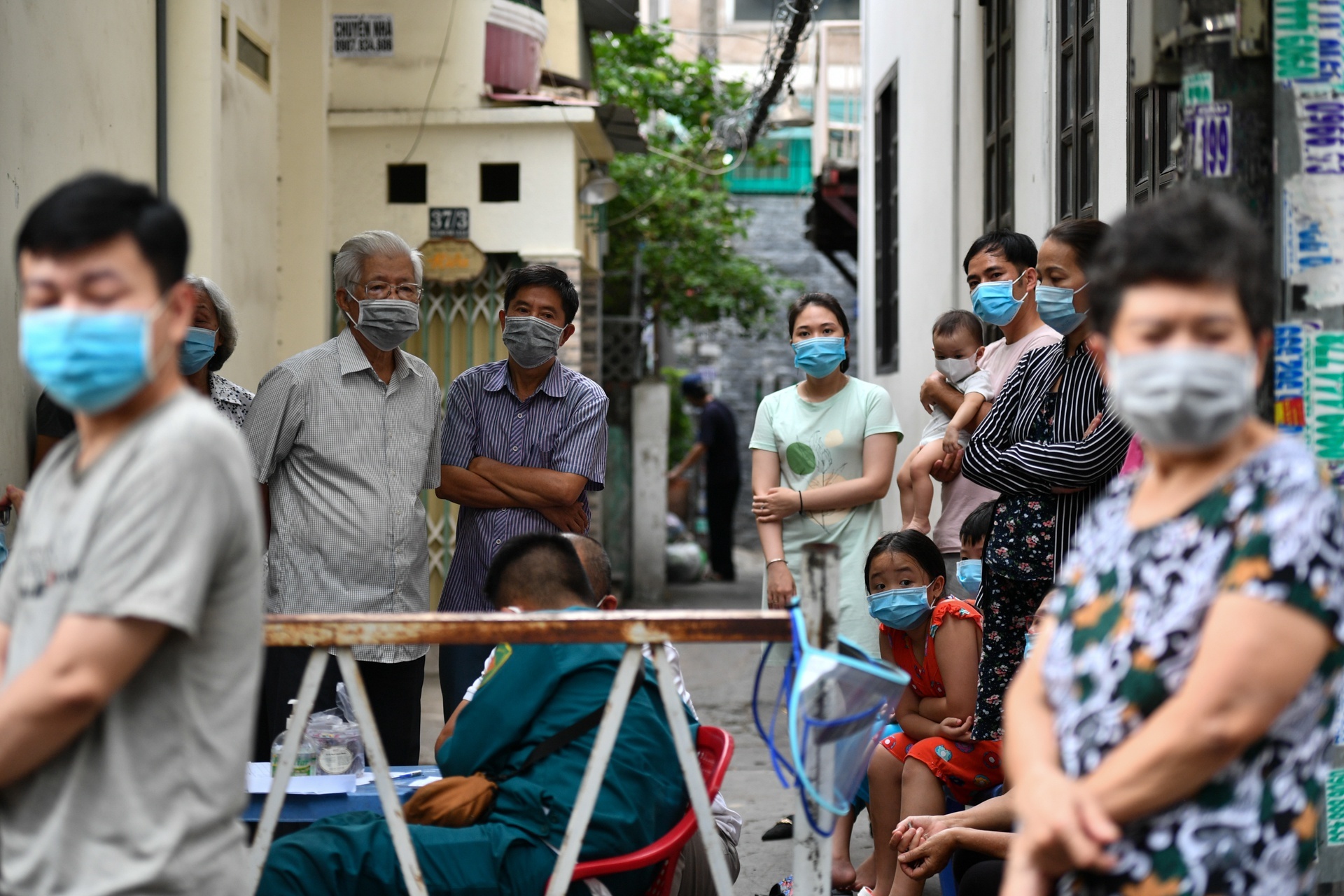 Tim nguoi tung den sieu thi, tiem heo quay o quan 11 va Tan Binh hinh anh