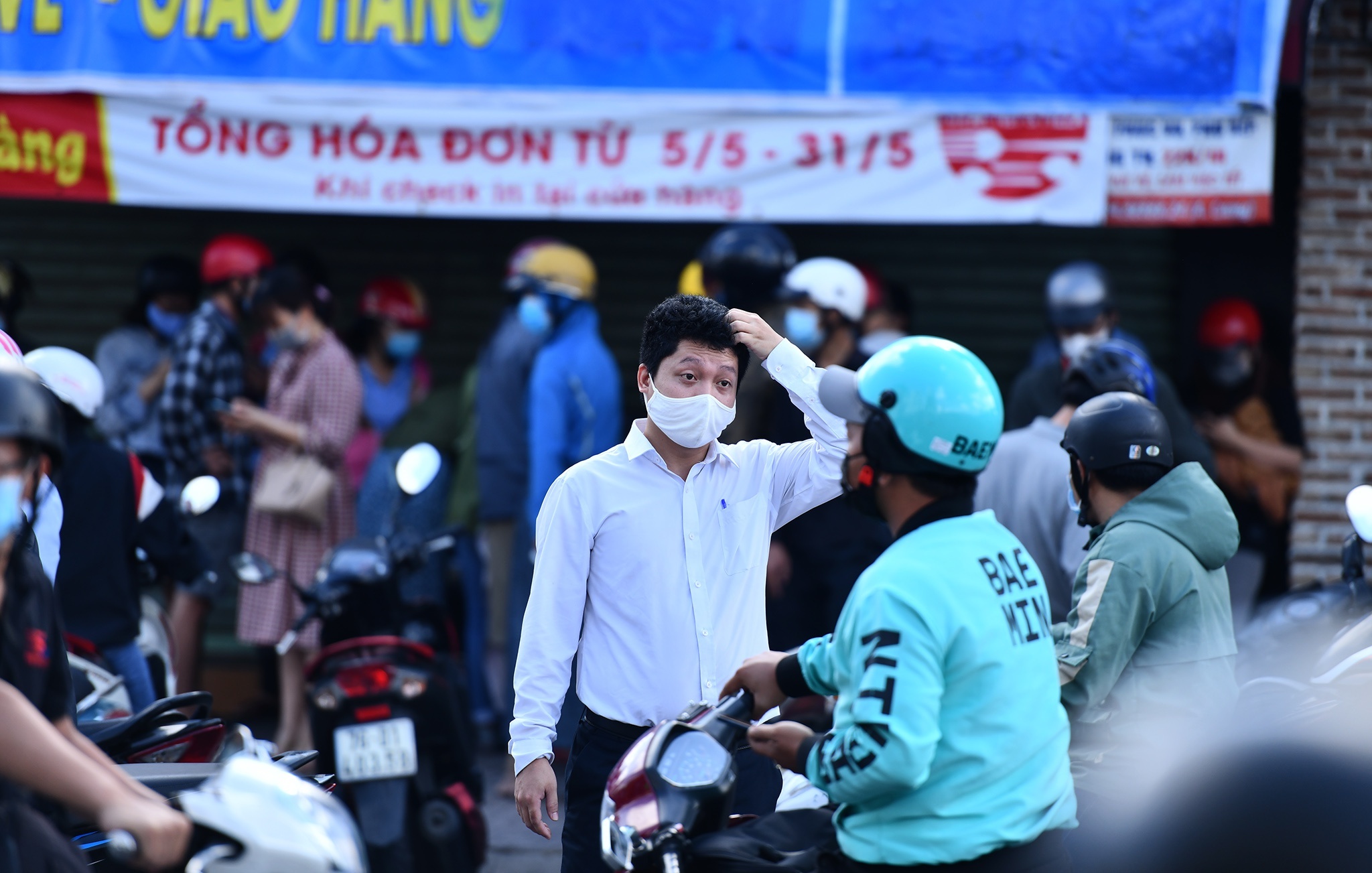 TP.HCM tim nguoi den chi nhanh ngan hang A Chau quan 5 hinh anh