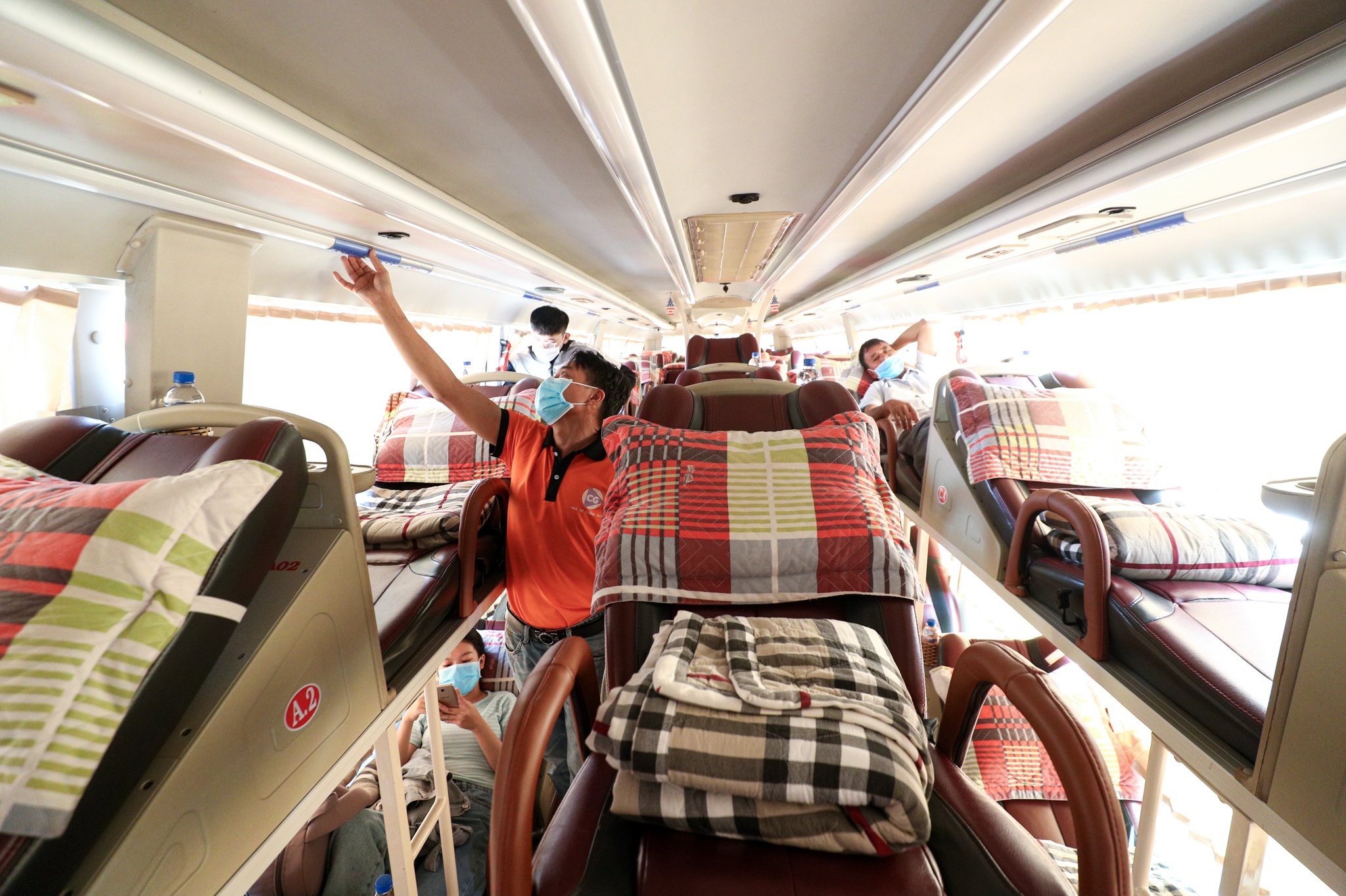 Xe lien tinh o TP.HCM cho 1 khach khi xuat ben hinh anh