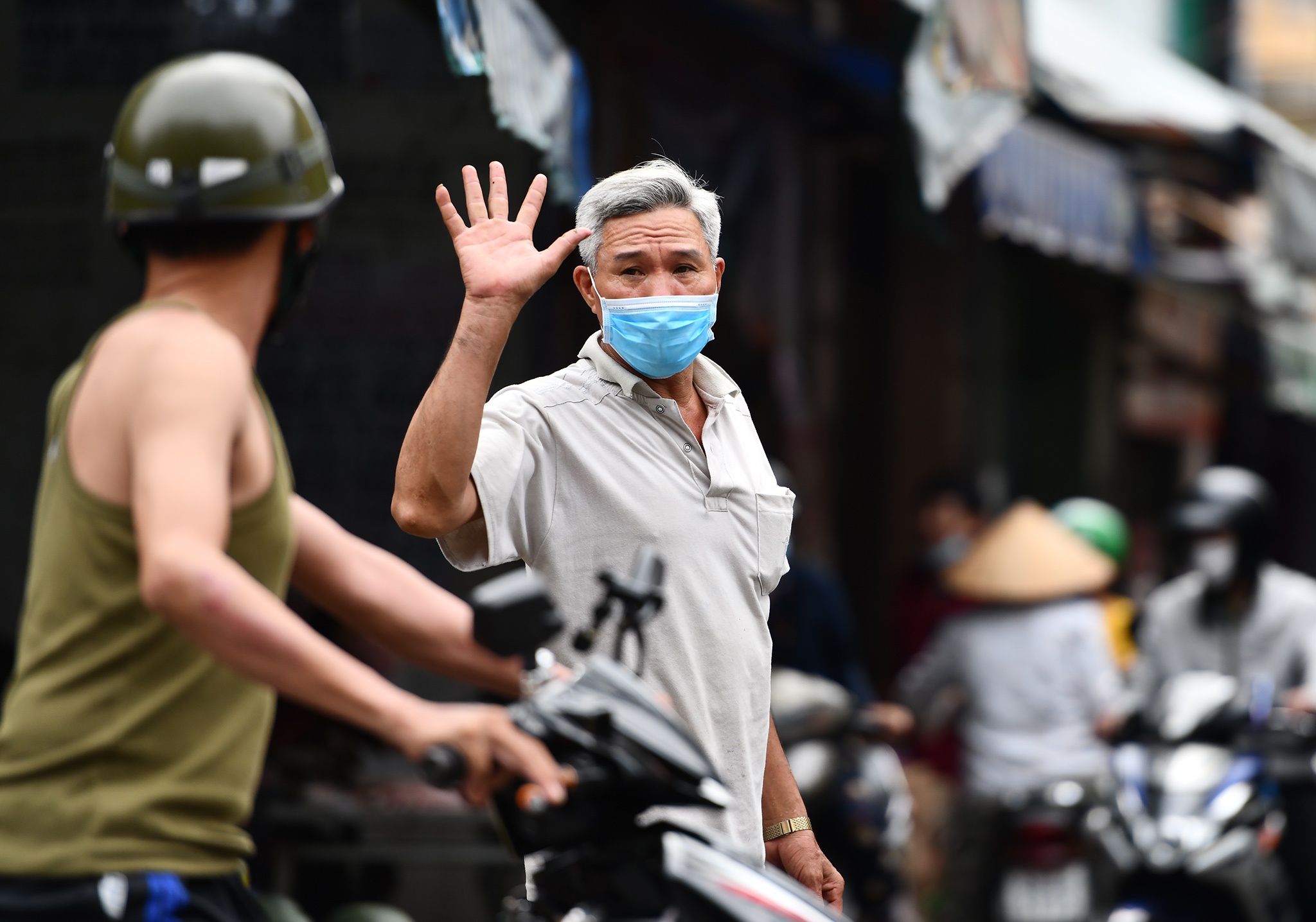 TP.HCM de xuat chi 886 ty dong ho tro nguoi bi anh huong do gian cach hinh anh