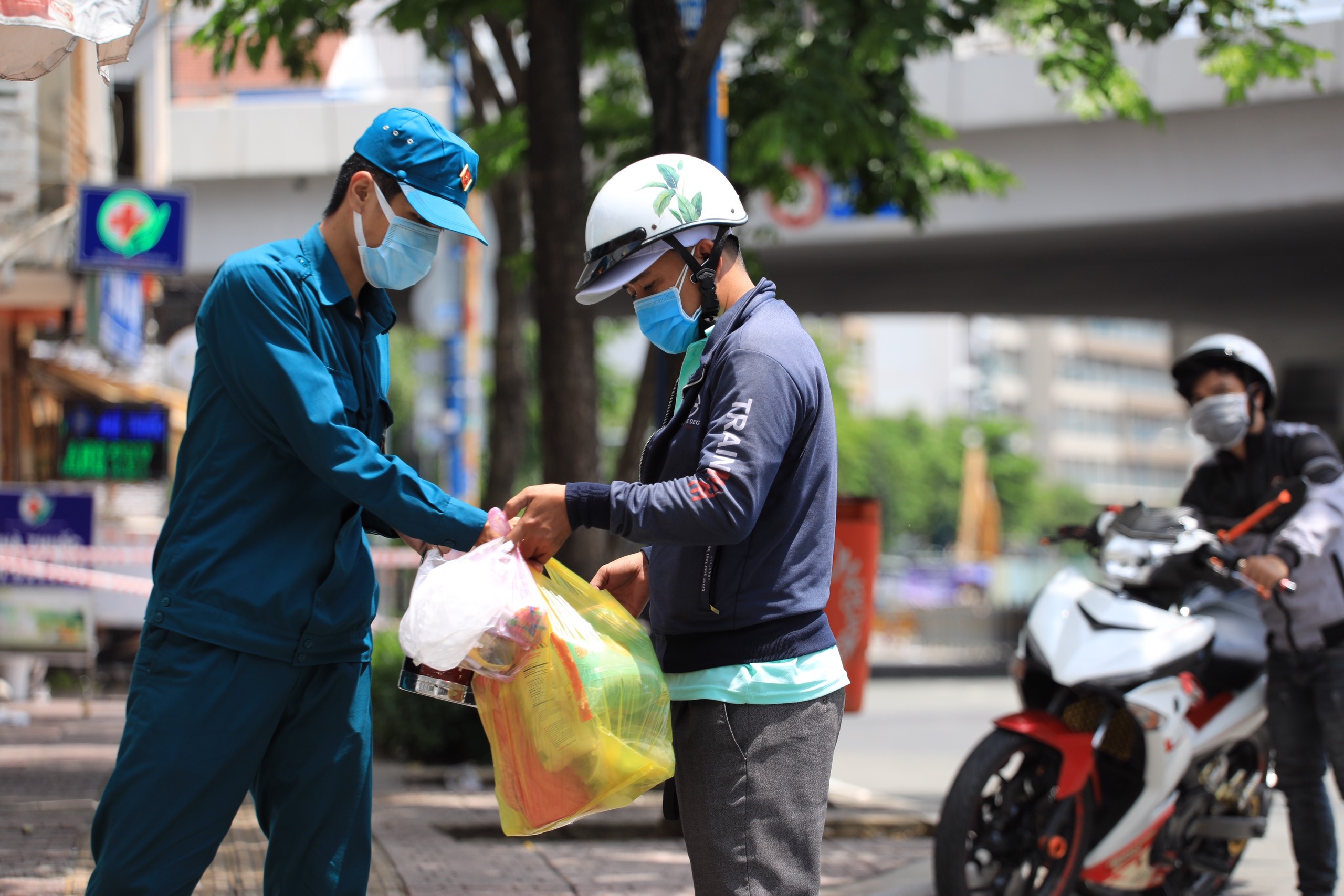 phong toa benh vien quan 4 anh 6