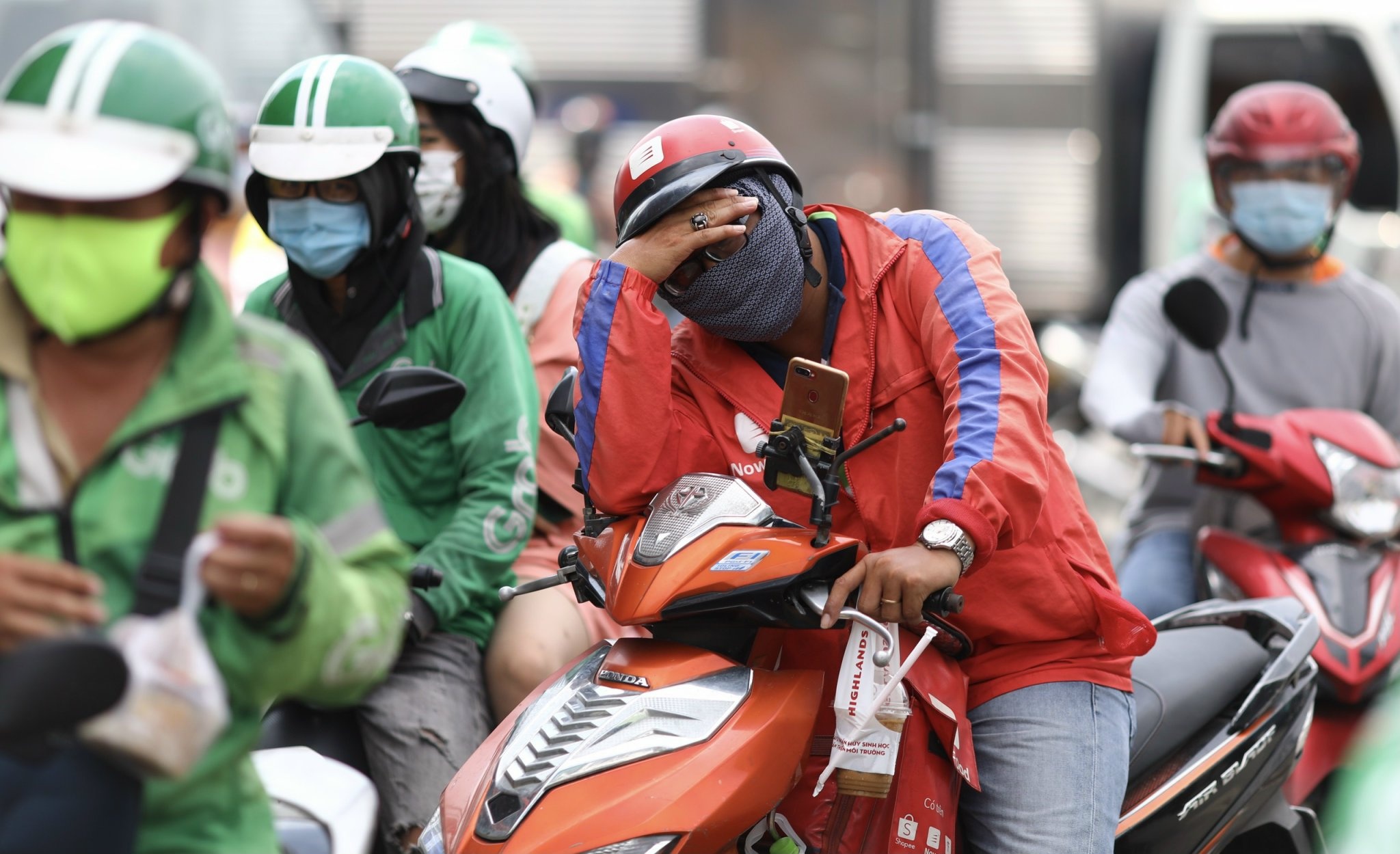 GrabBike, Now co duoc hoat dong sau Chi thi 10 cua TP.HCM? hinh anh