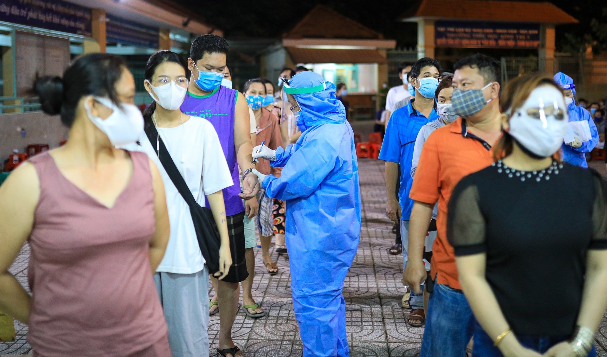 lay mau o Binh Tan anh 4