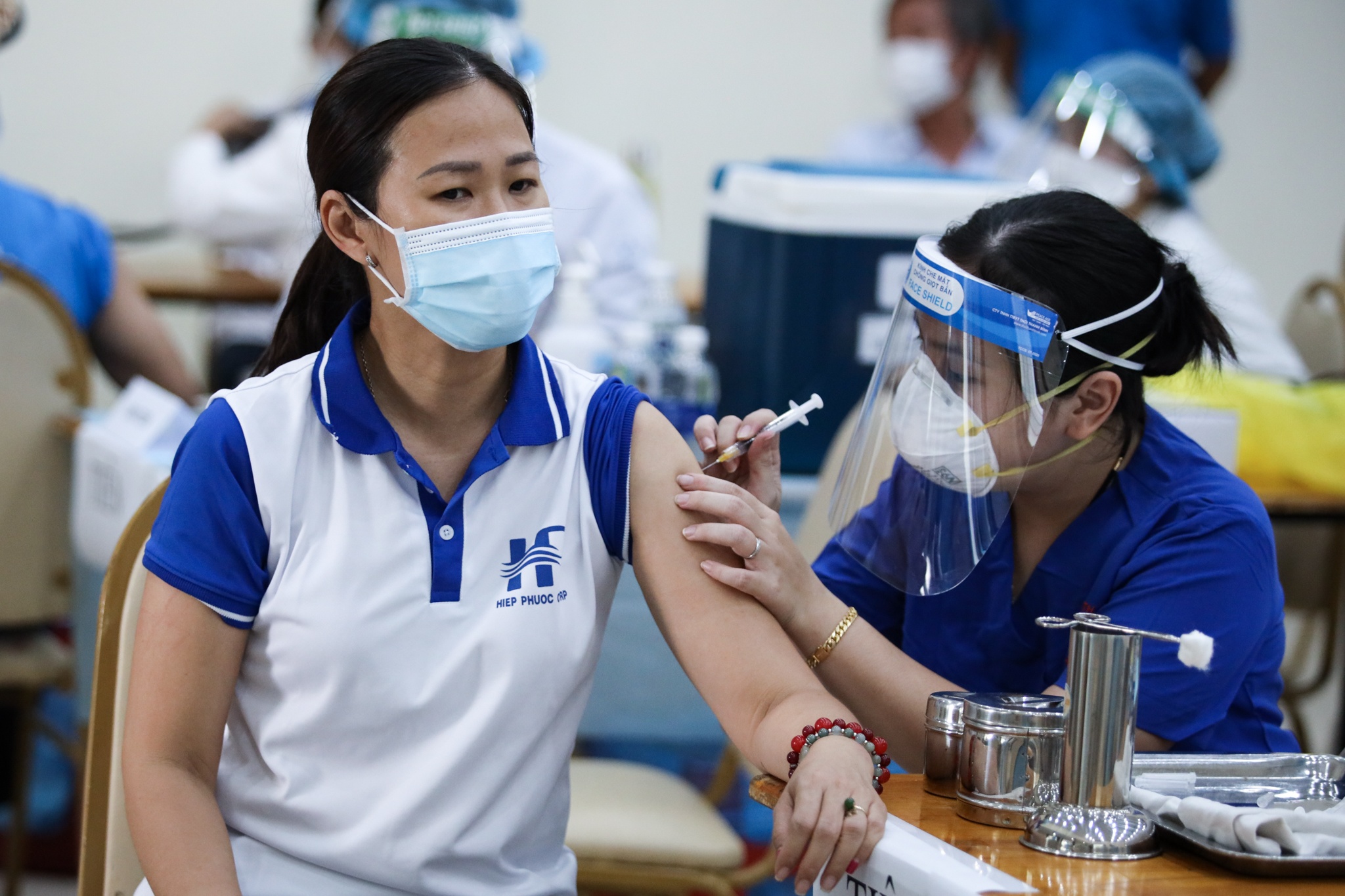 Quan 5 tim nguoi tung den truong THCS Tran Boi Co hinh anh