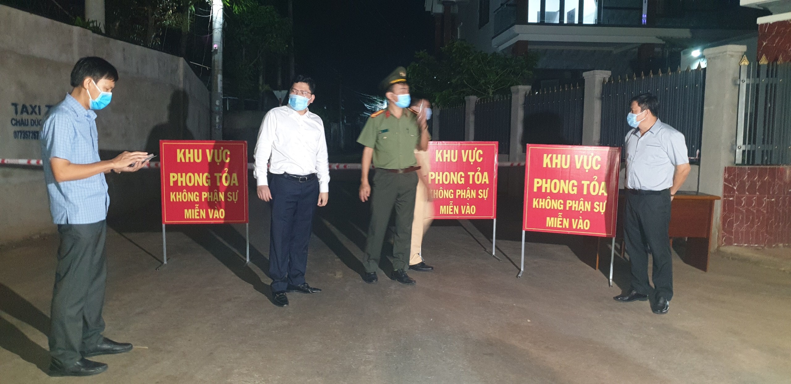 2 vo chong ban hai san nhiem nCoV anh 1