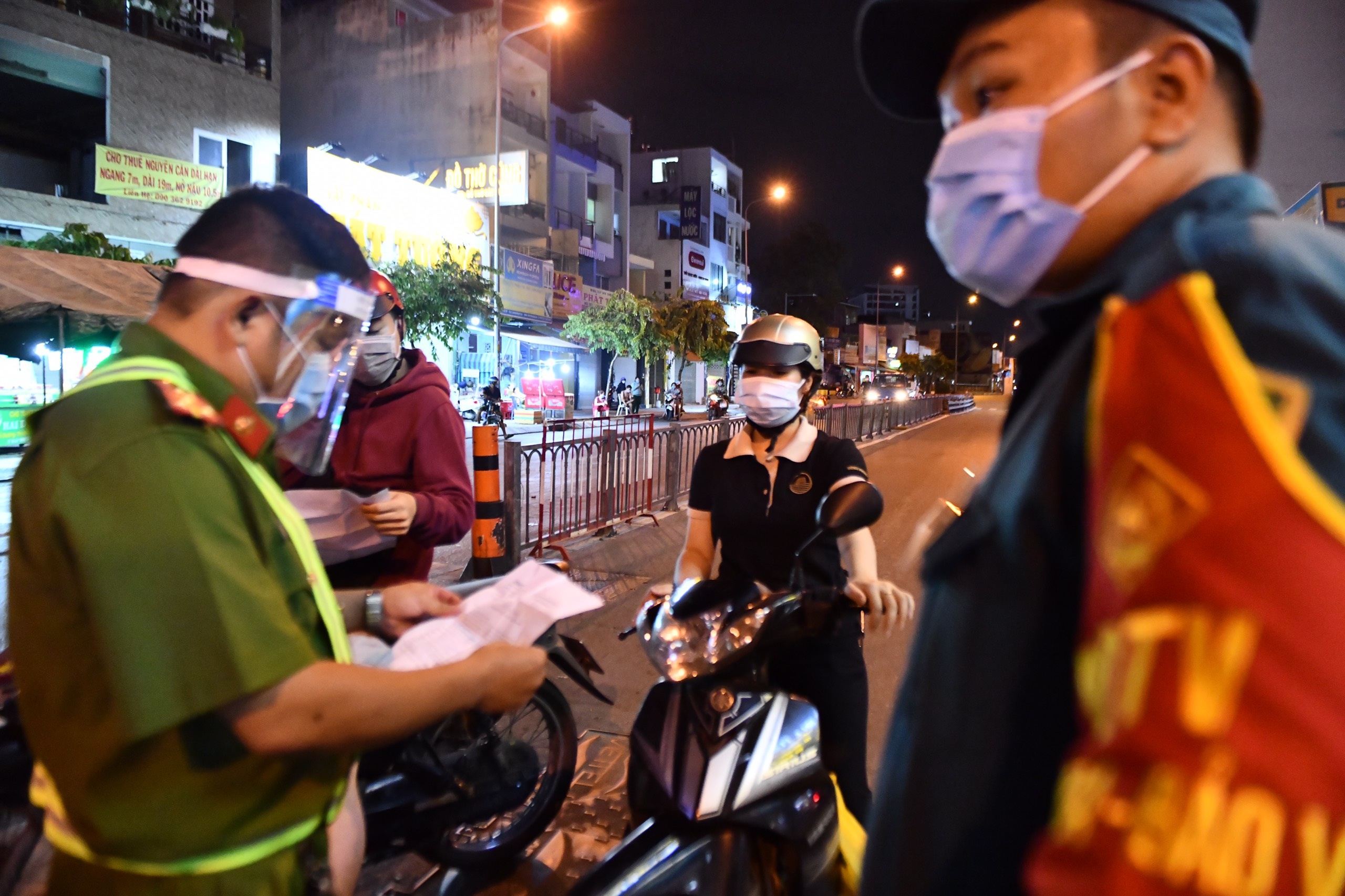 Xe nao duoc TP.HCM cap giay nhan dien phuong tien de di 'luong xanh'? hinh anh