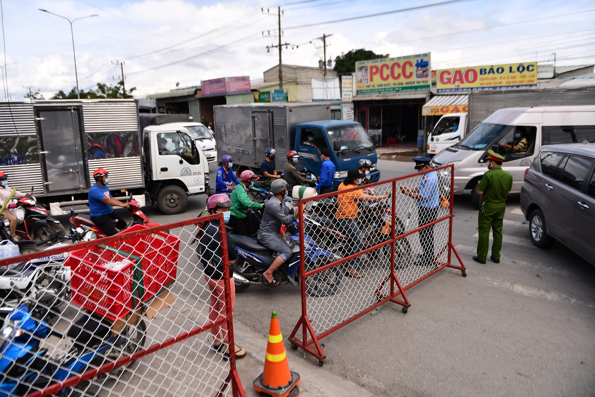 xe qua TP.HCM tu 9/7, anh 1