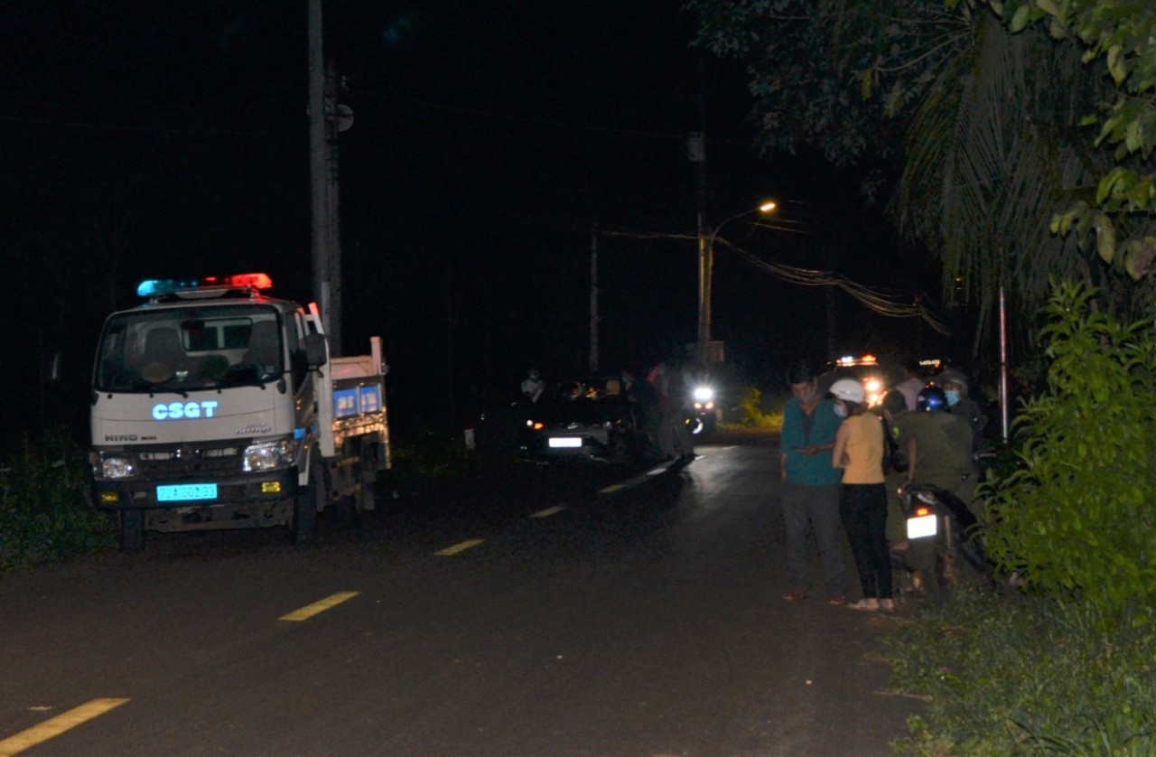 Tai xe xe may bi oto chay nguoc chieu tong tu vong hinh anh