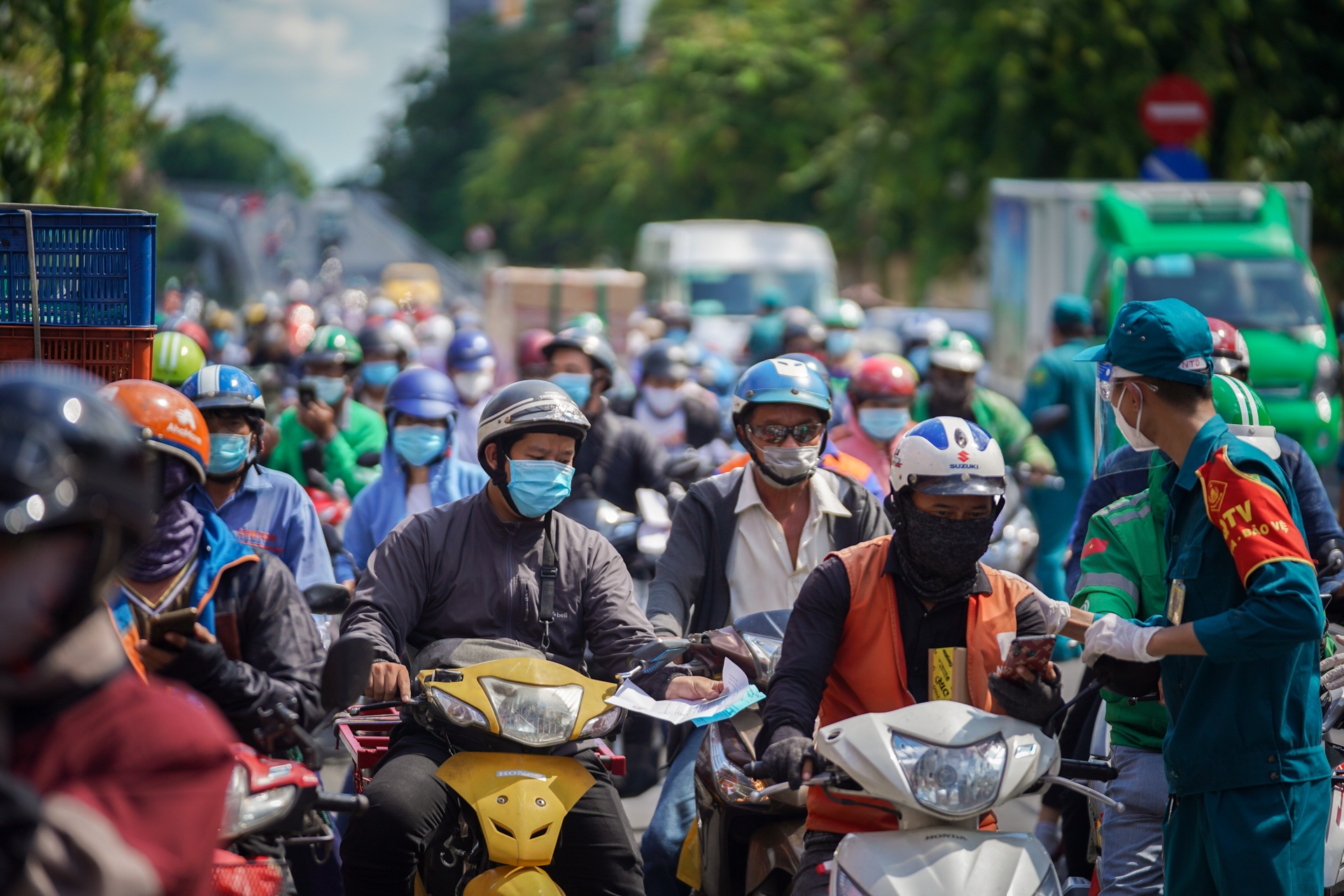 TP.HCM yeu cau xu ly nghiem nguoi ra duong khong co ly do chinh dang anh 1