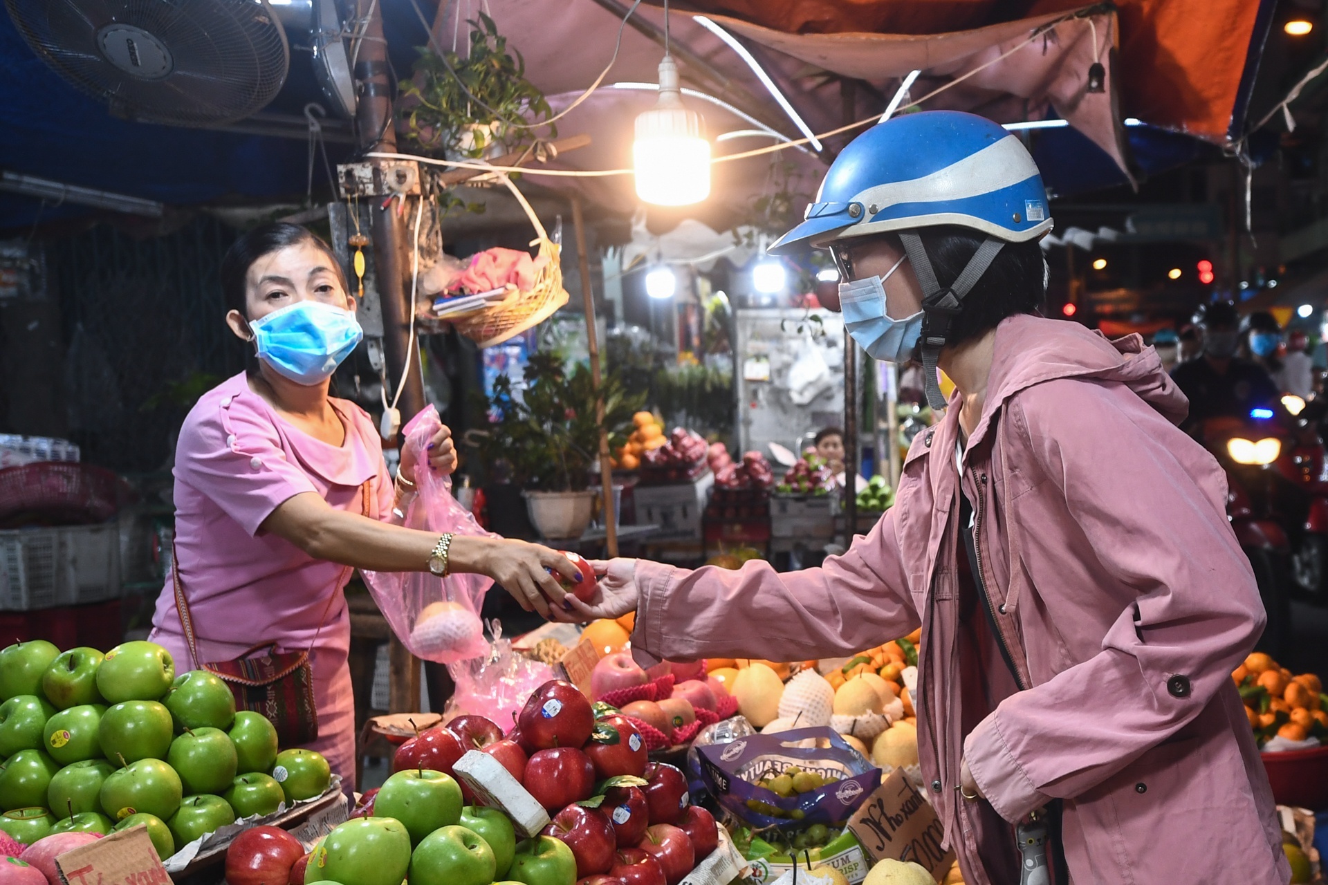 TP.HCM sap xep lai diem ban o cho truyen thong hinh anh