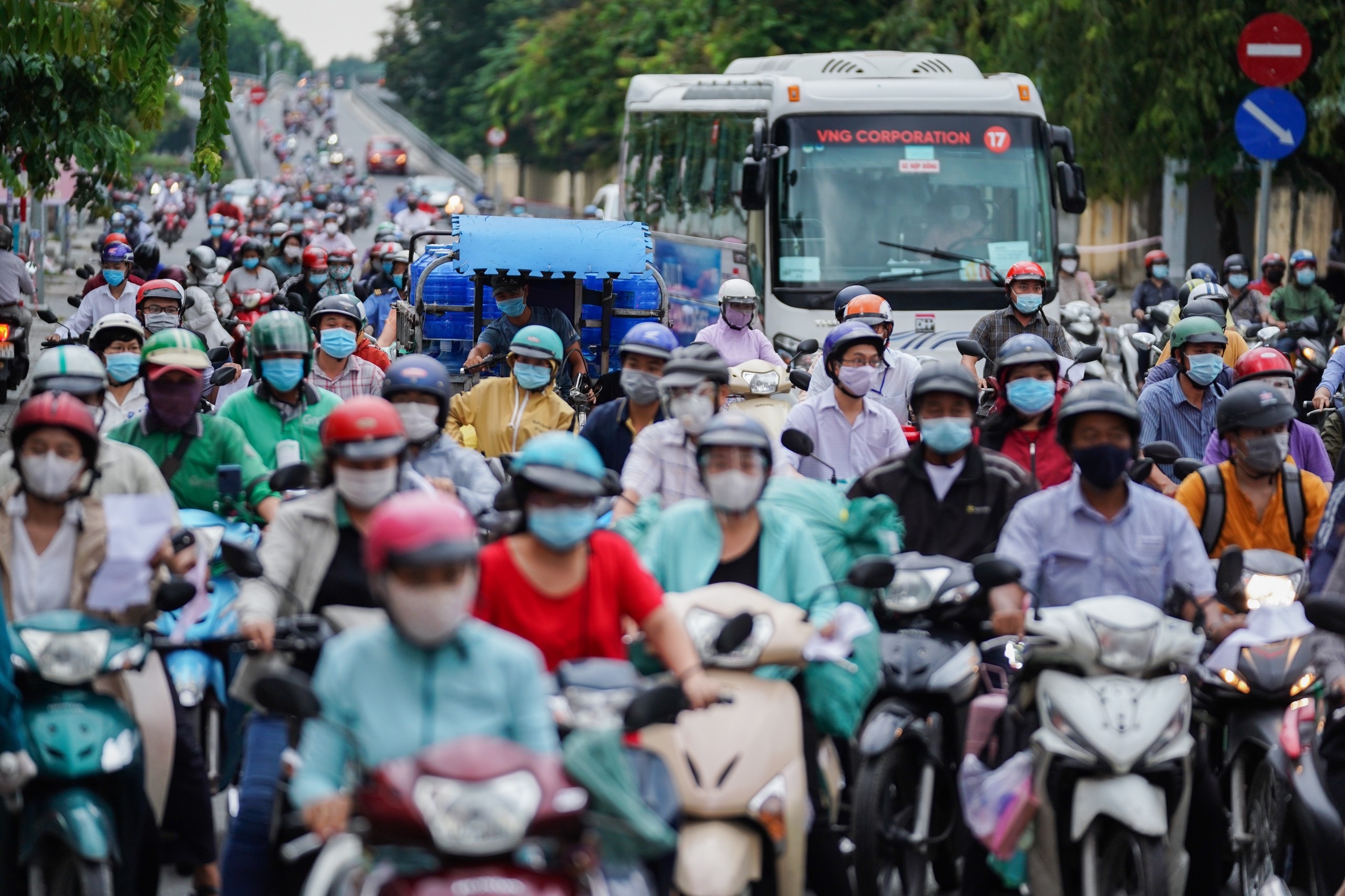 Dung hon 300 chot giam sat, TP.HCM chuyen sang tuan tra luu dong hinh anh