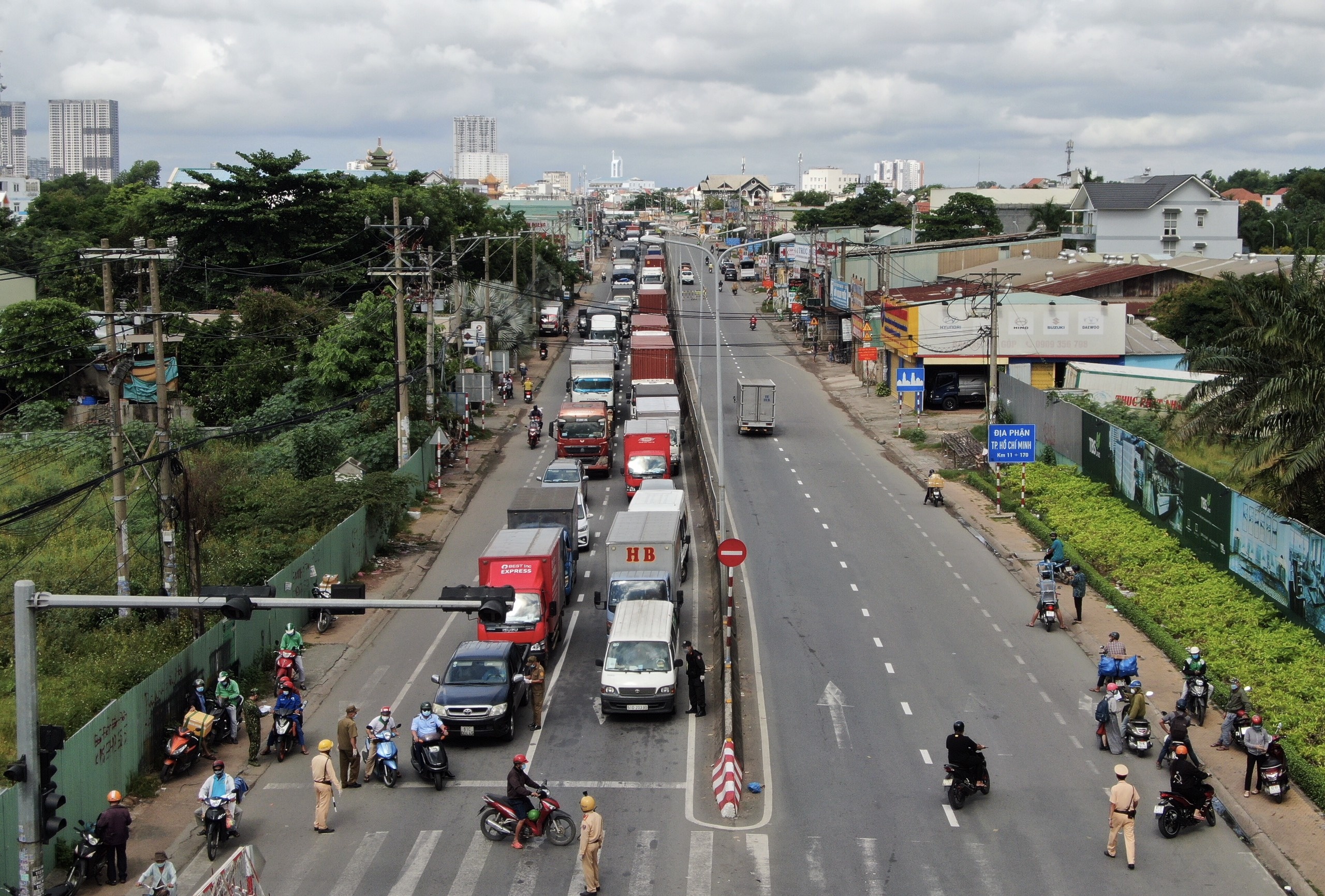 TP.HCM chia gio luu thong cho xe cho hang hoa anh 1