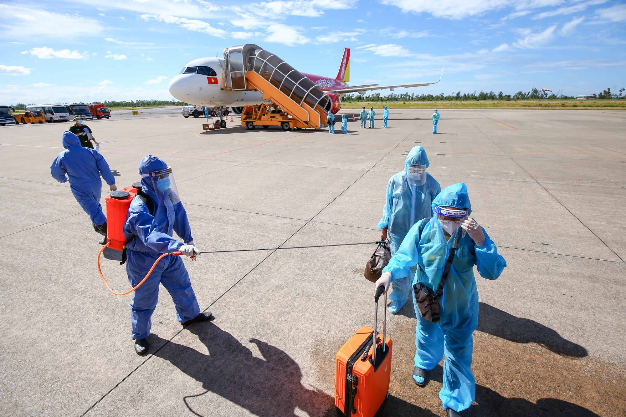 Thua Thien - Hue dua 240 nguoi tu TP.HCM anh 9