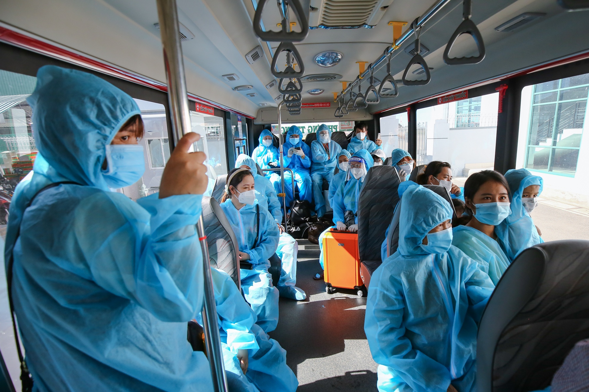 Thua Thien - Hue dua 240 nguoi tu TP.HCM anh 10