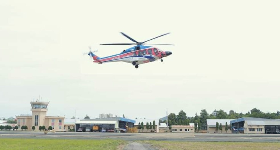 Truc thang cho gan 1.500 lieu vaccine ra Con Dao hinh anh