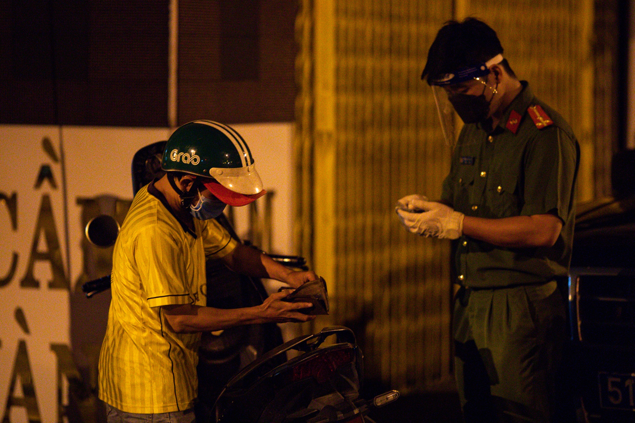 4 thang chua hen ngay ve cua nguoi linh chong dich tuyen dau TP.HCM anh 2