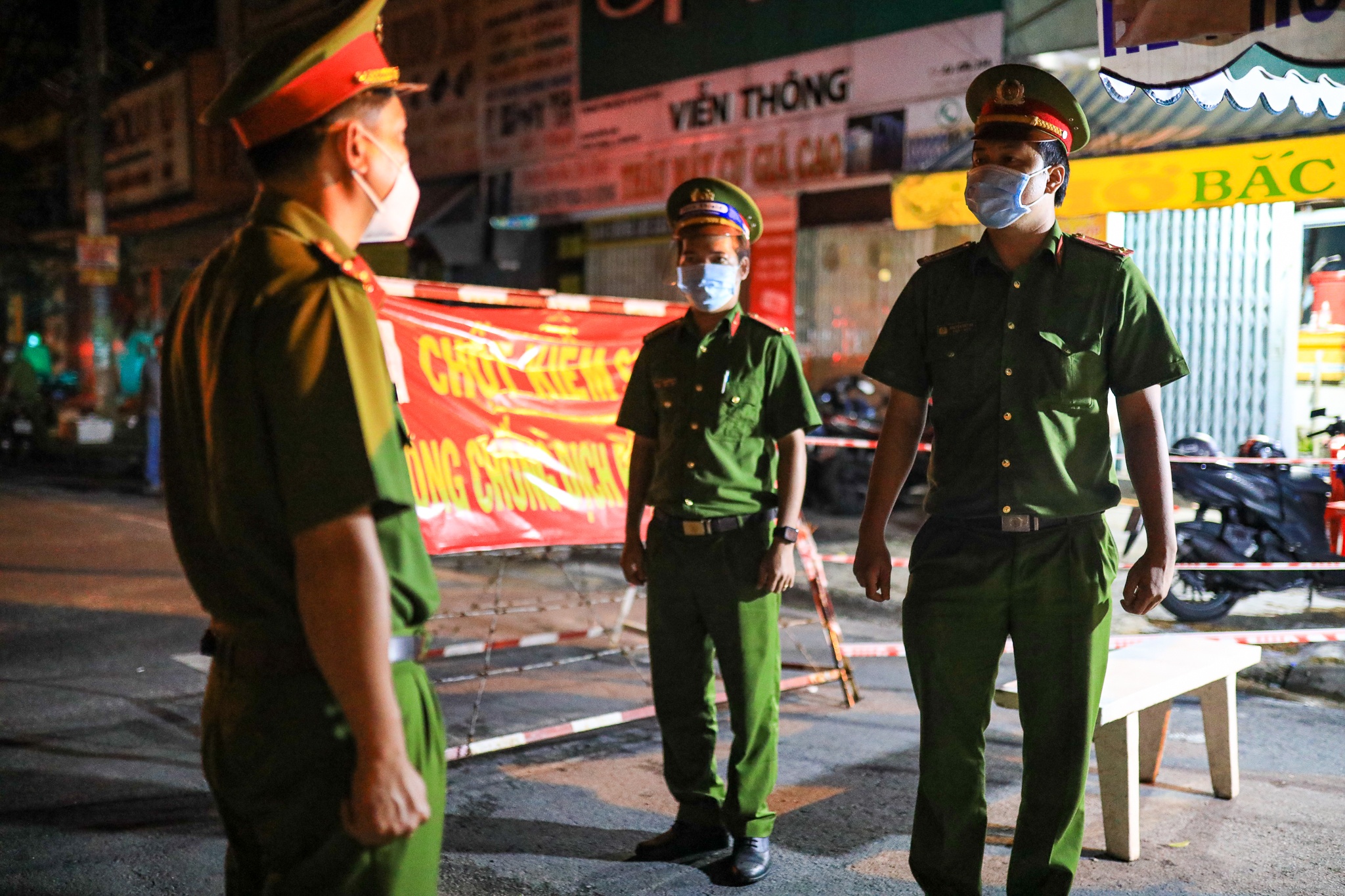 4 thang chua hen ngay ve cua nguoi linh chong dich tuyen dau TP.HCM anh 5