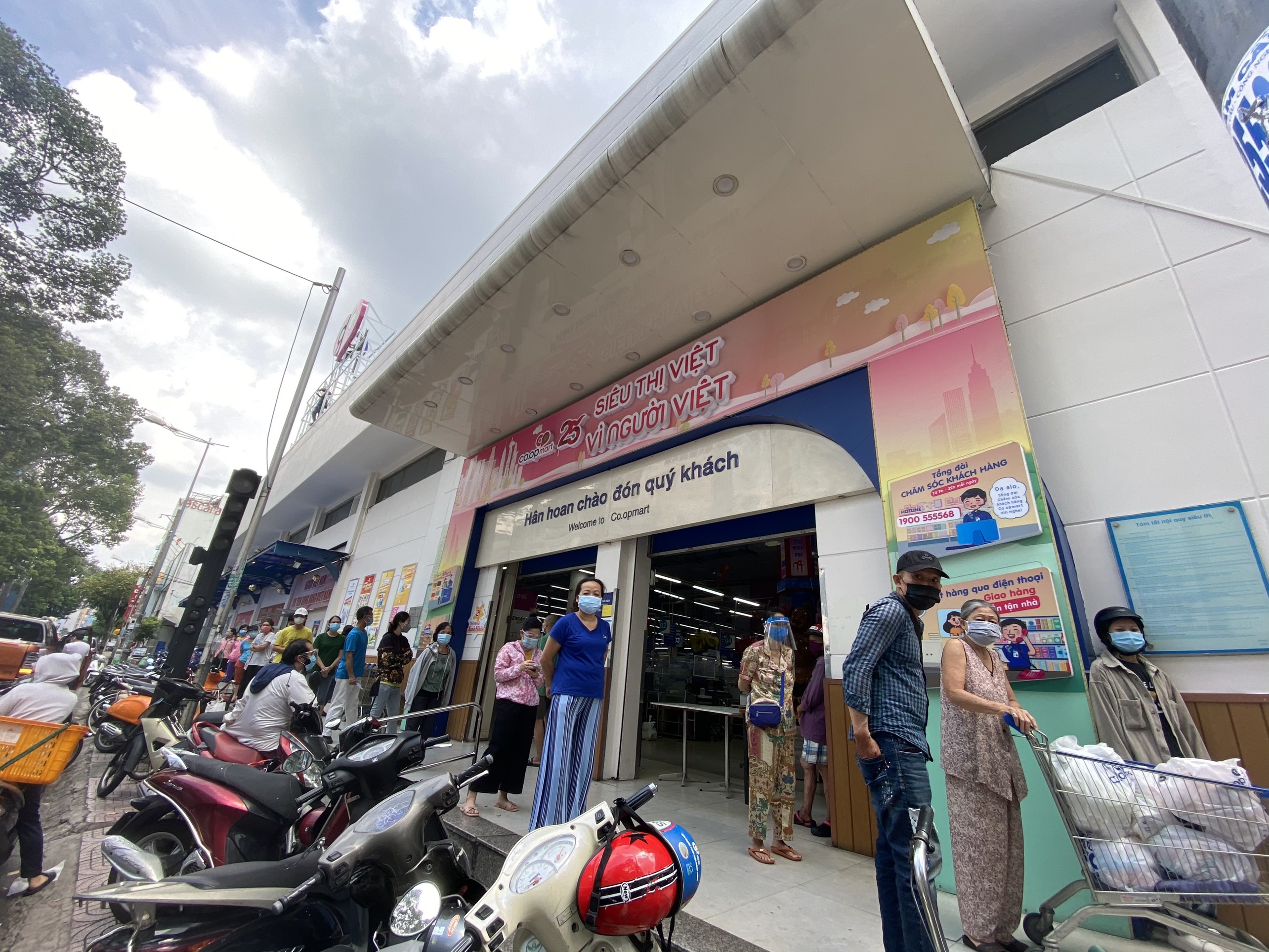 TP.HCM nuom nuop xe do ve cac sieu thi anh 3