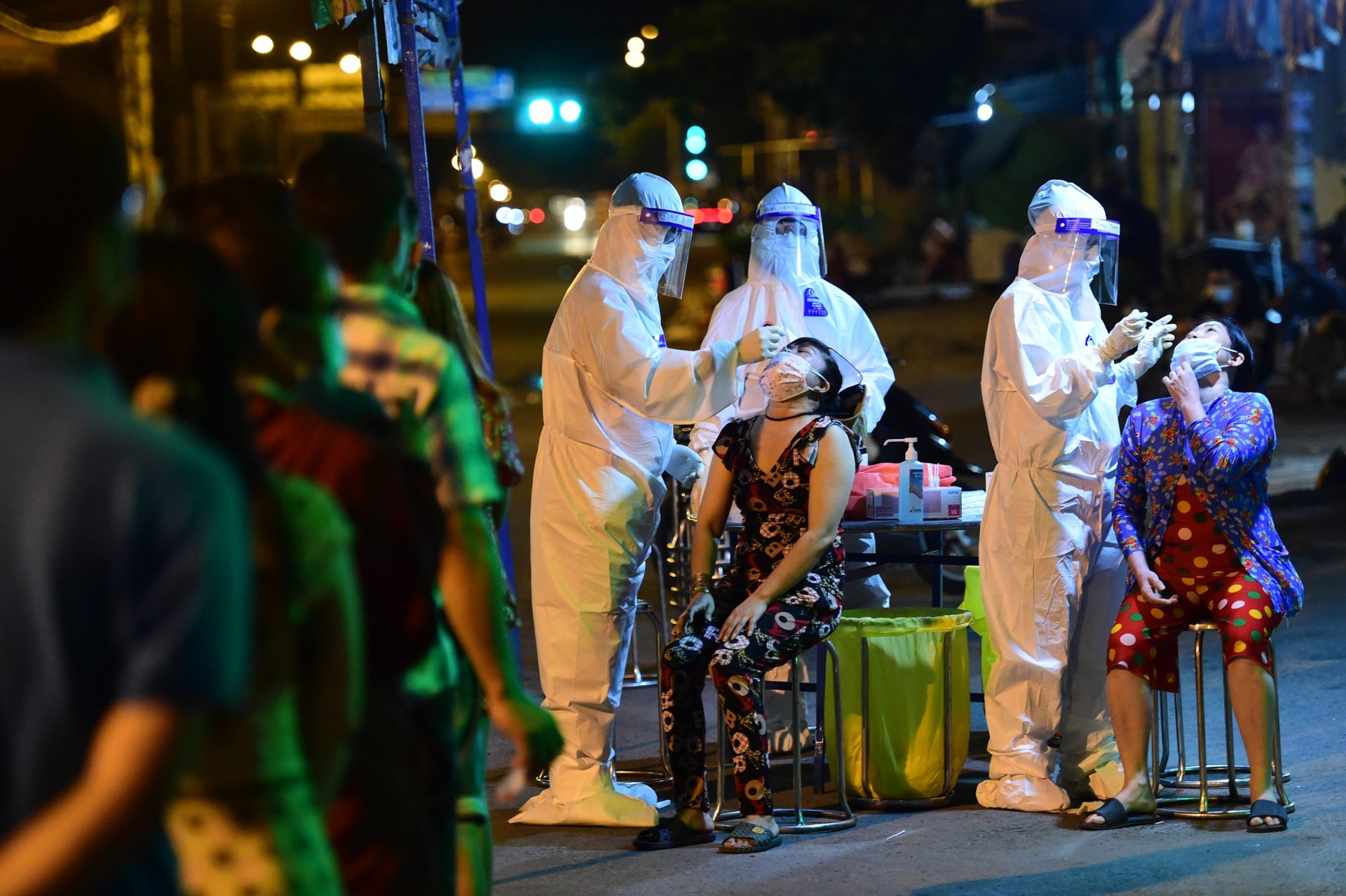 TP.HCM to chuc tiem vaccine,  xet nghiem nhu the nao sau ngay 23/8? anh 1