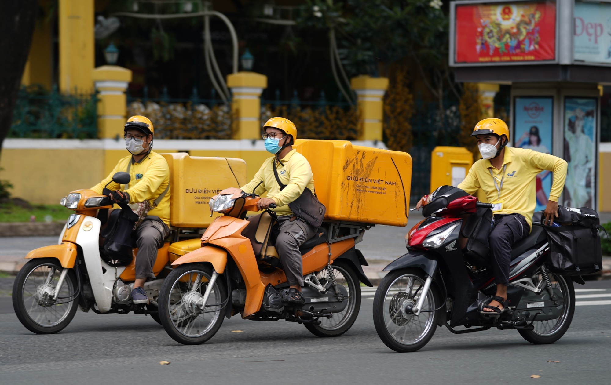 Nhung ai o TP.HCM duoc ra duong sau ngay 23/8? hinh anh