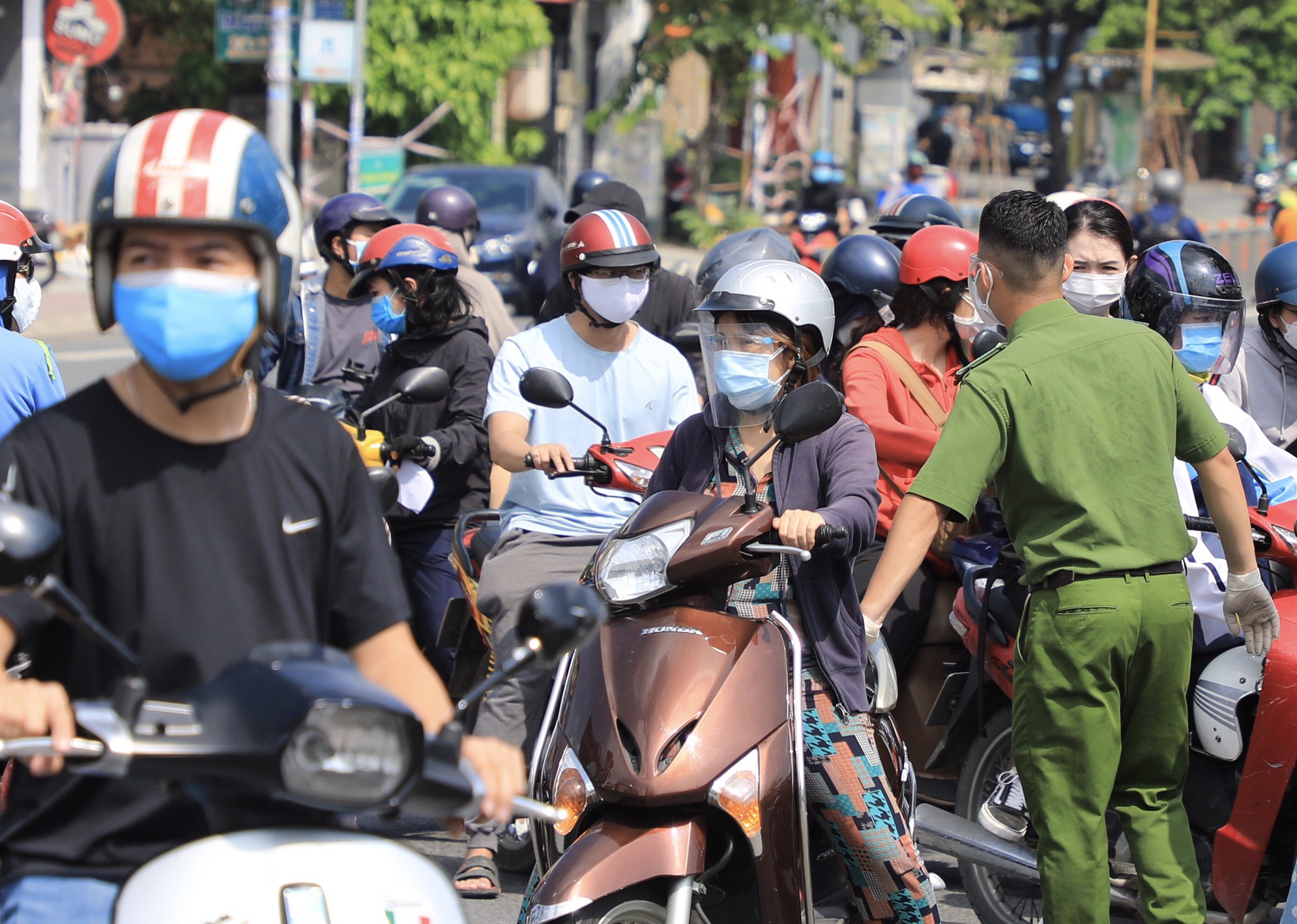 TP.HCM nuom nuop xe do ve cac sieu thi anh 1