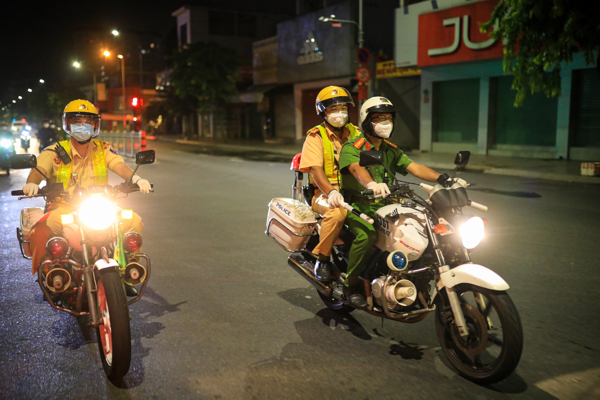 Co quan Nha nuoc o TP.HCM bo tri khong qua 1/4 so can bo o tru so anh 1