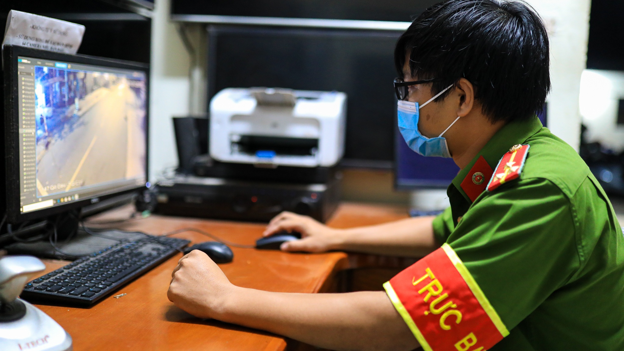 Co quan Nha nuoc tai TP.HCM bo tri khong qua 1/4 so can bo o tru so hinh anh