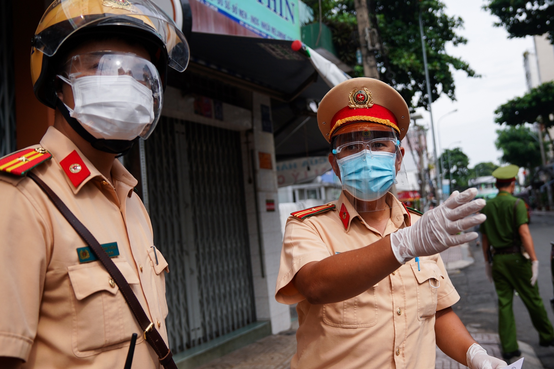 Co quan bao chi gap kho khan vi bi han che giay di duong hinh anh