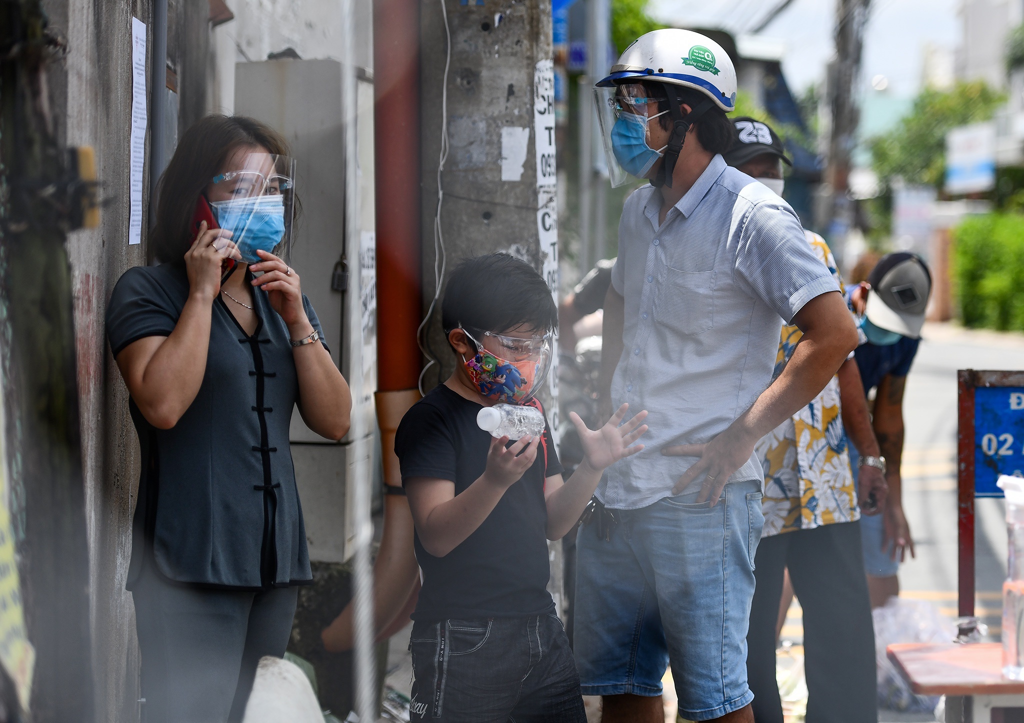 Tat ca nguoi kho khan o TP.HCM duoc ho tro 1 trieu dong sau 15/9 hinh anh