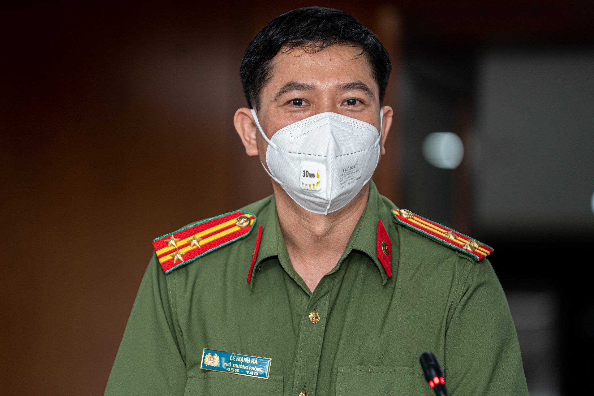 Cong an TP.HCM xu ly can bo neu dan tap trung dong mua banh trung thu hinh anh