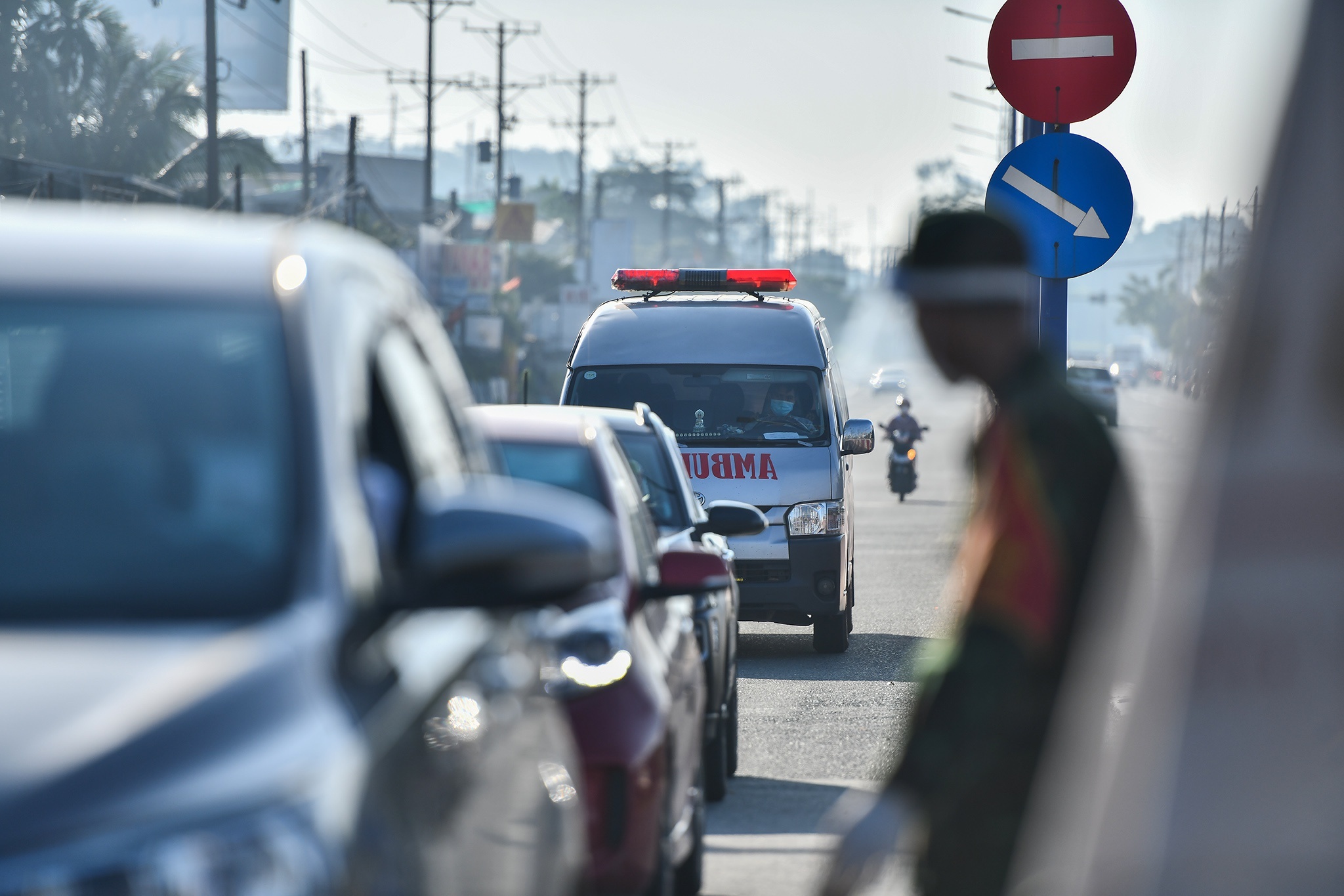 TP.HCM huong dan thu tuc di chuyen lien tinh khi cap bach hinh anh