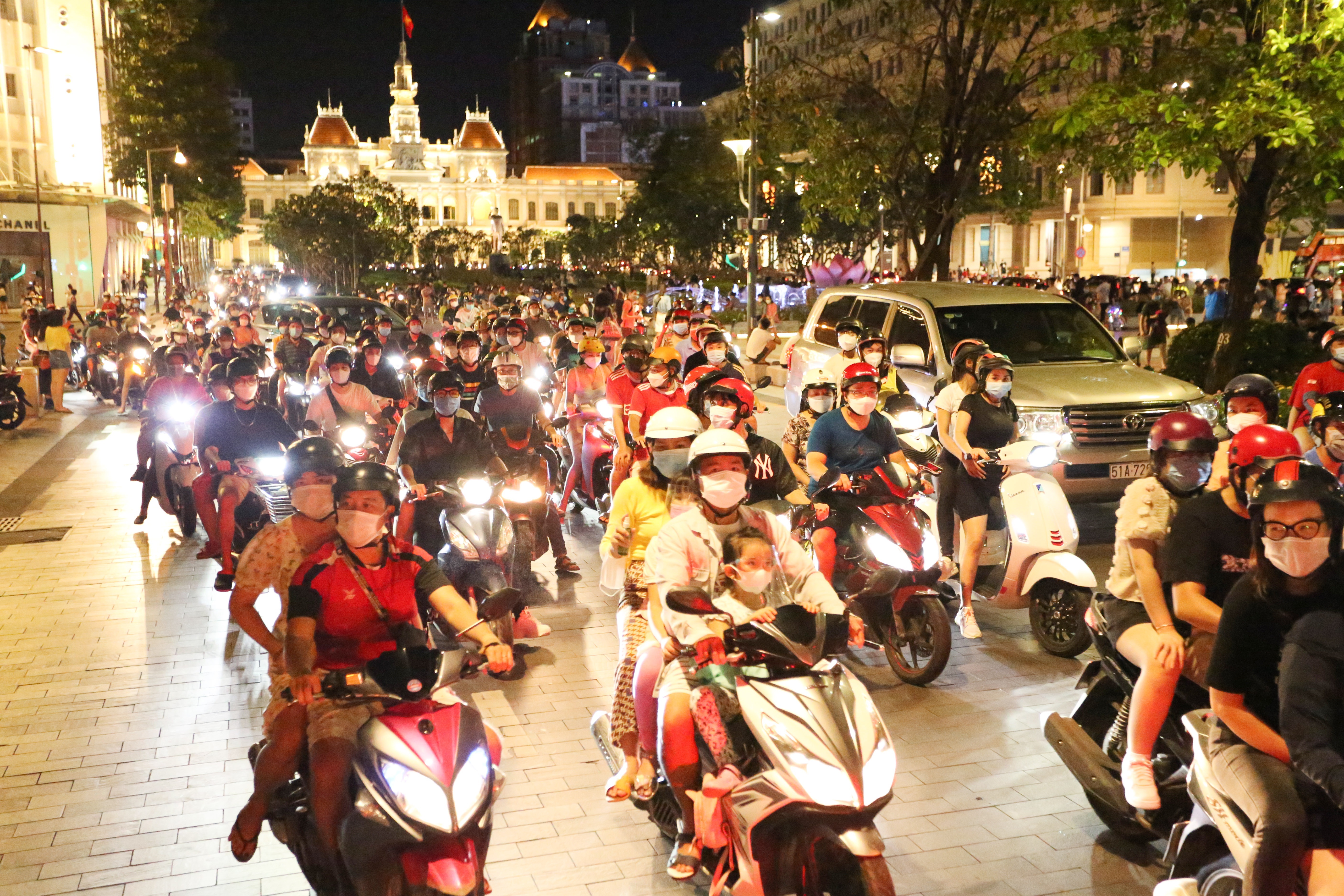 Quan, huyen o TP.HCM phai danh gia cap do dich vao thu 6 hang tuan hinh anh