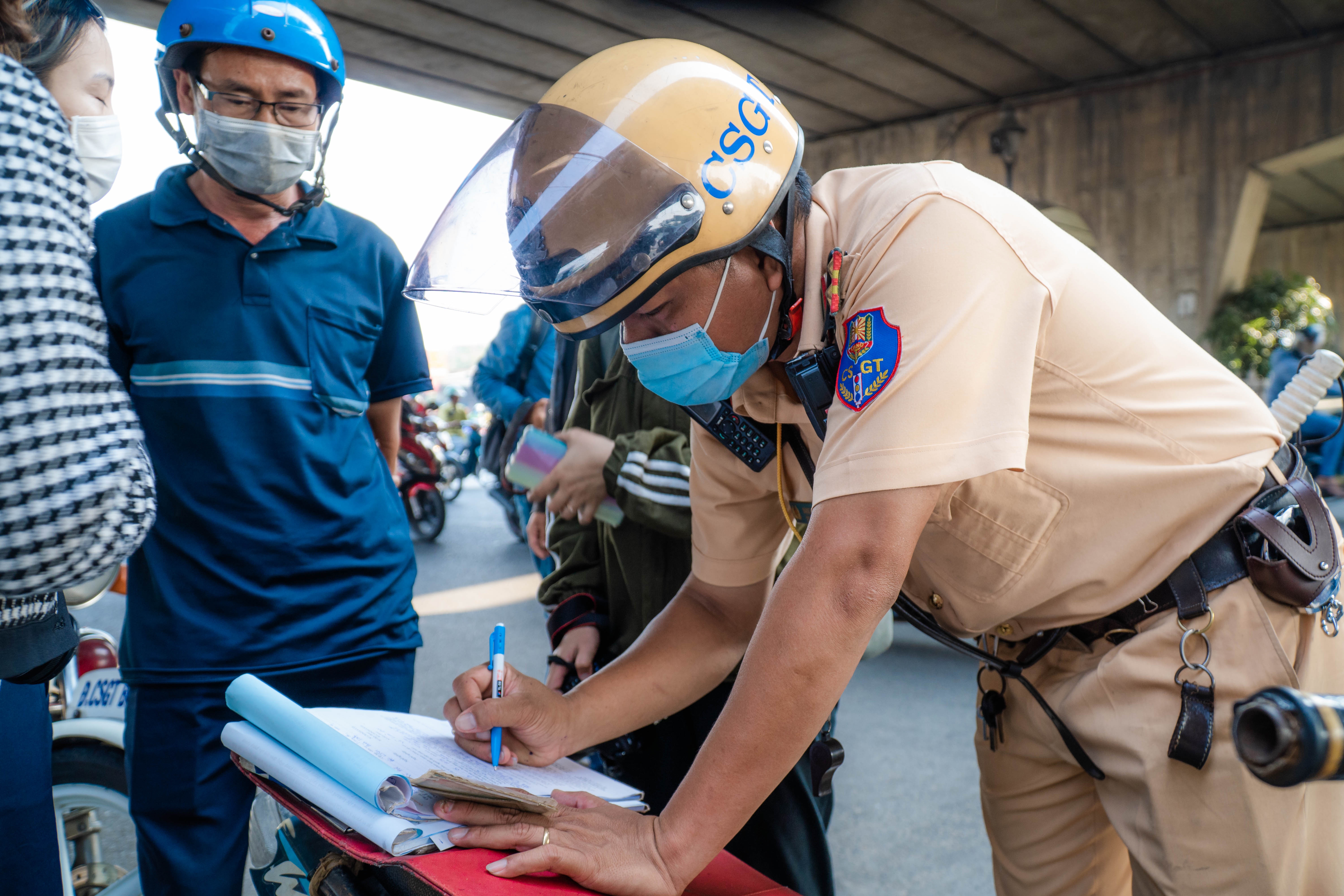 Han cuoi sang ten chinh chu xe cu, xe khong giay to o TP.HCM hinh anh