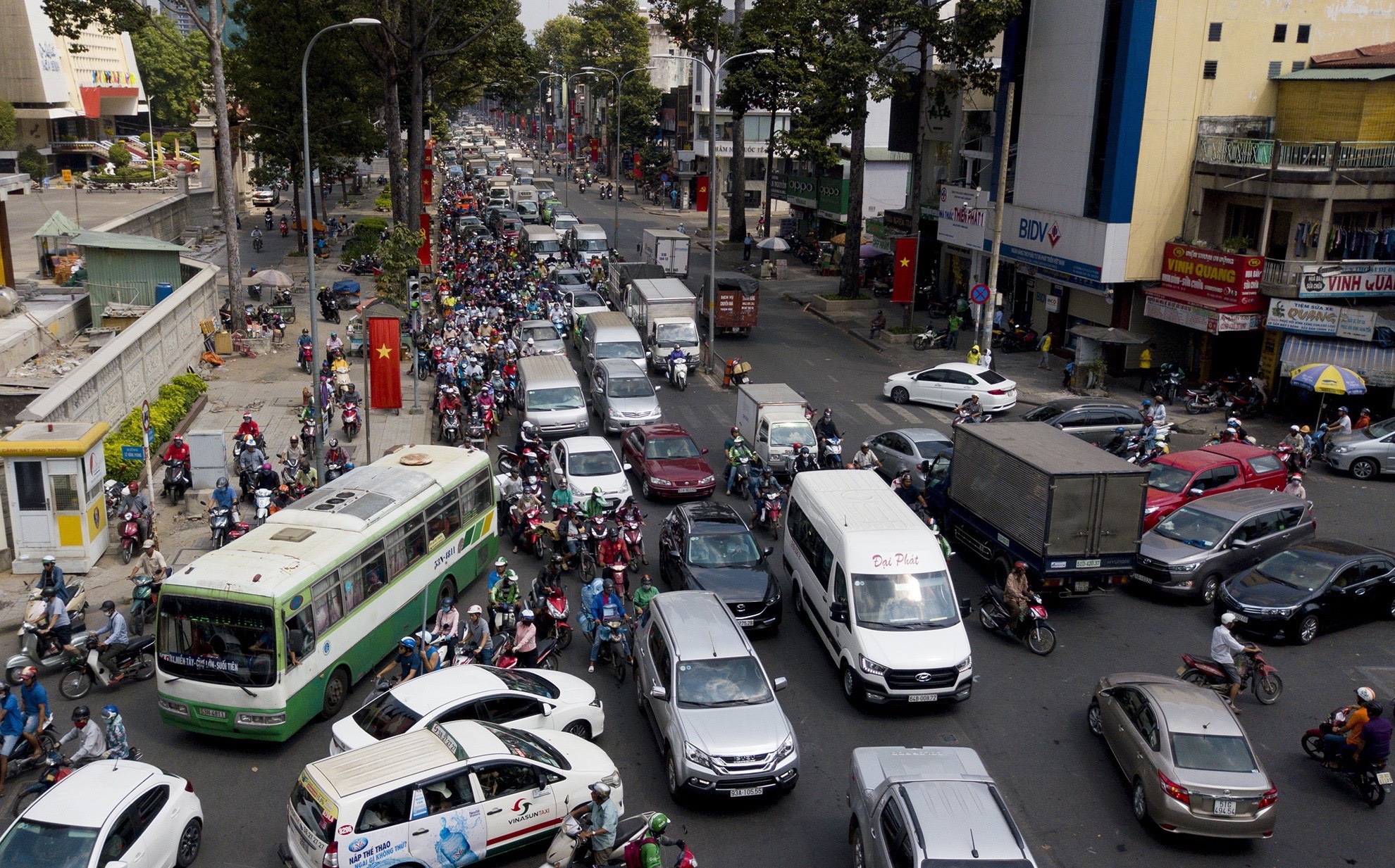 De xuat thu phi tu 40.000 dong moi oto vao trung tam TP.HCM hinh anh