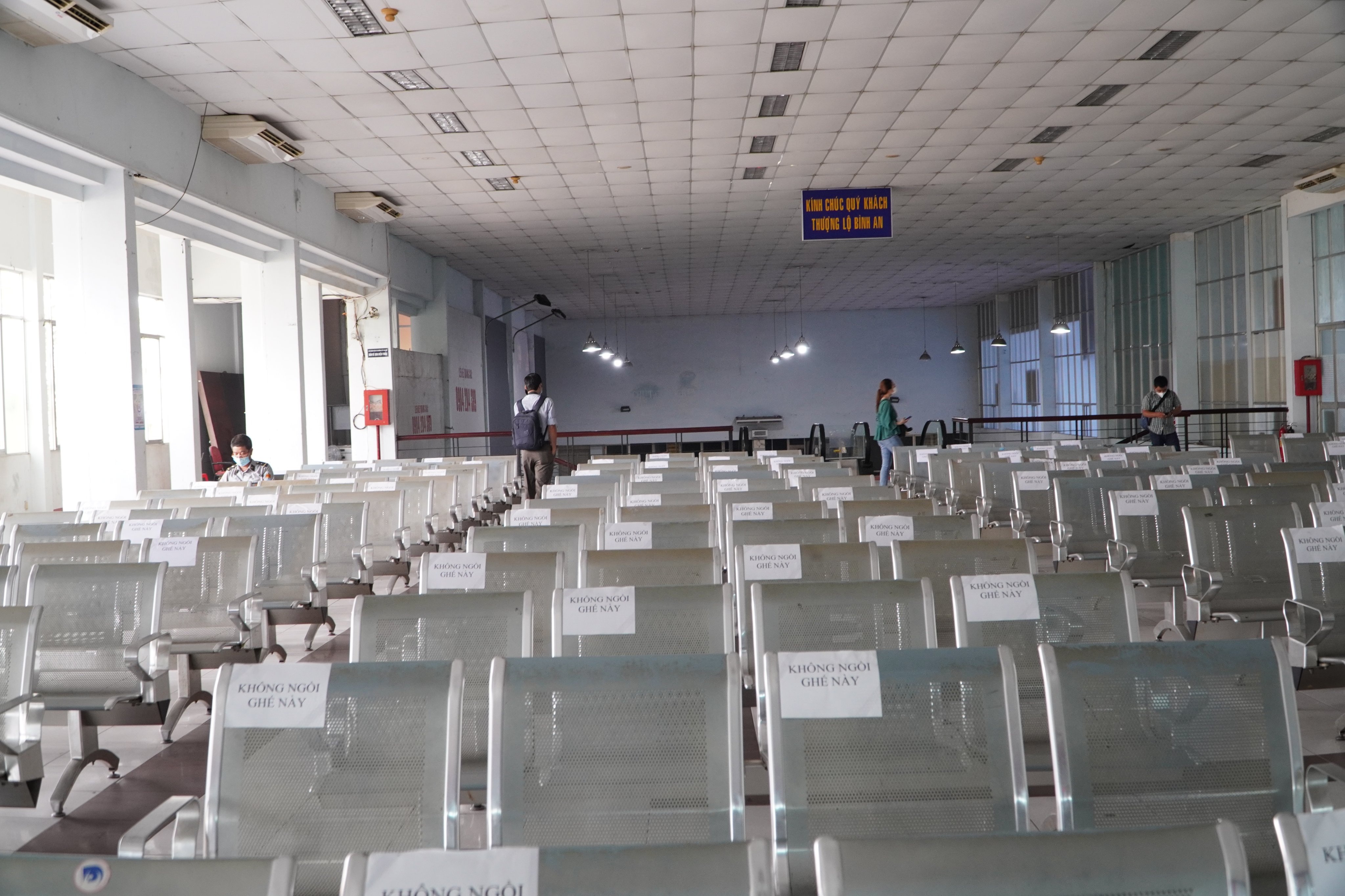 Ga Sai Gon lac dac nguoi mua ve tau Tet Nguyen dan 2022 hinh anh