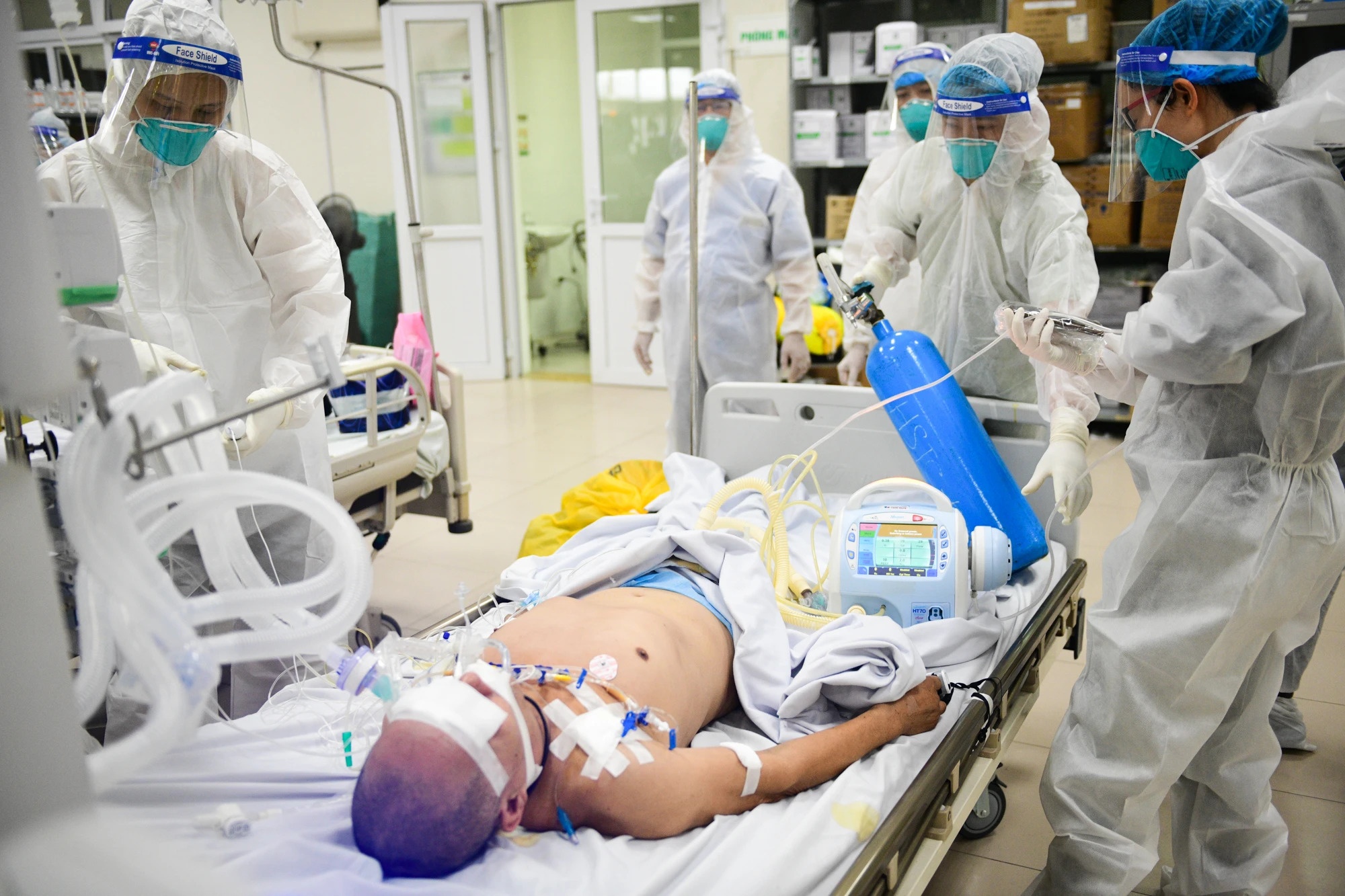 Vi sao quan 4 thanh vung cam? hinh anh